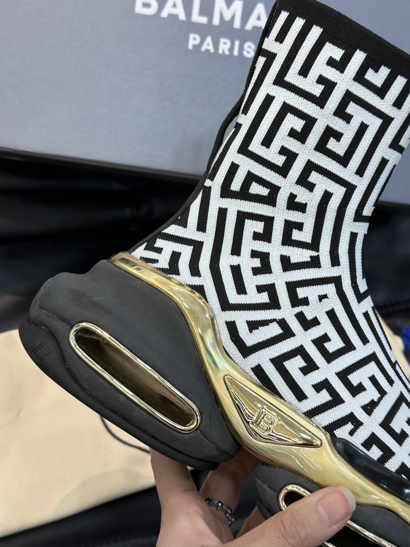 BALMAIN巴尔曼超酷情侣款太空鞋高磅袜子鞋造型太帅了增高8CM妥妥的气场全开！设计师以神话的生物独角