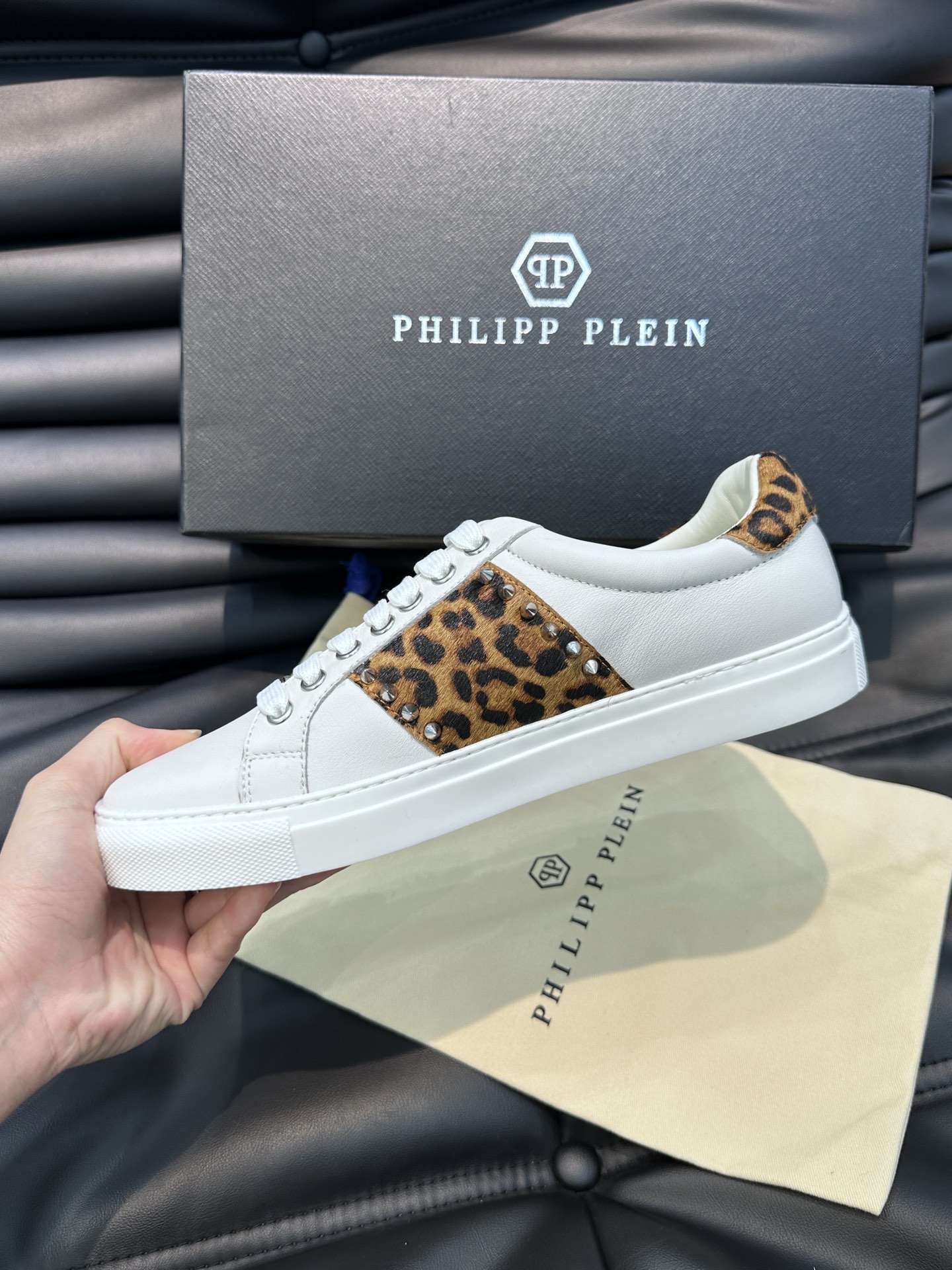 PHILIPPPLEIN-菲利普普莱茵德国潮牌男士低帮板鞋牛皮拼色设计鞋面皮牛皮打造牛皮内里！原版金属P