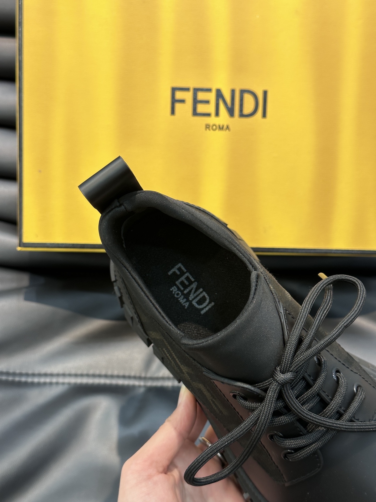 Fend*Force低帮系带高端休闲皮鞋最佳单品FENDIForce系带鞋来自StefanoPilati