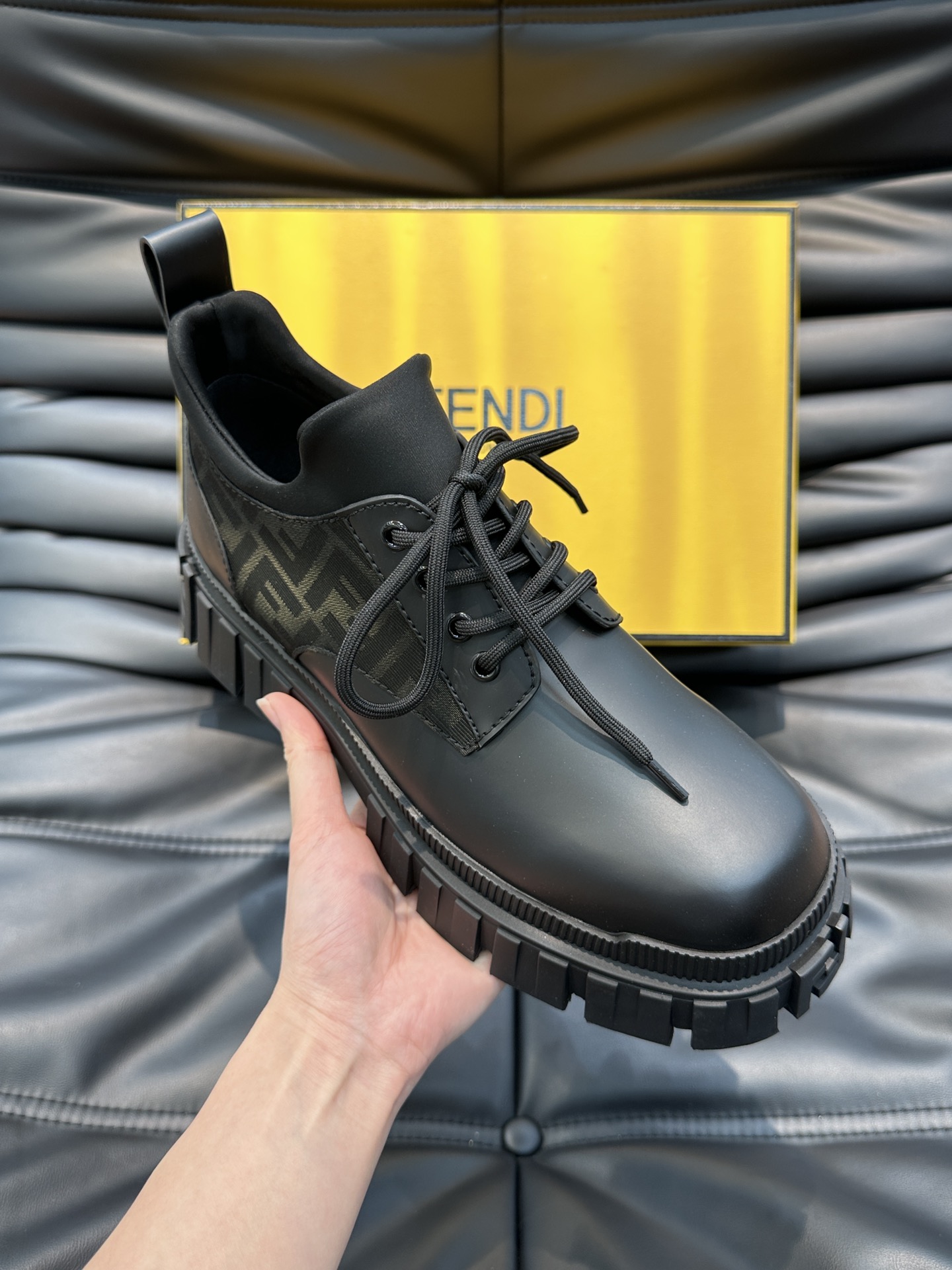Fend*Force低帮系带高端休闲皮鞋最佳单品FENDIForce系带鞋来自StefanoPilati