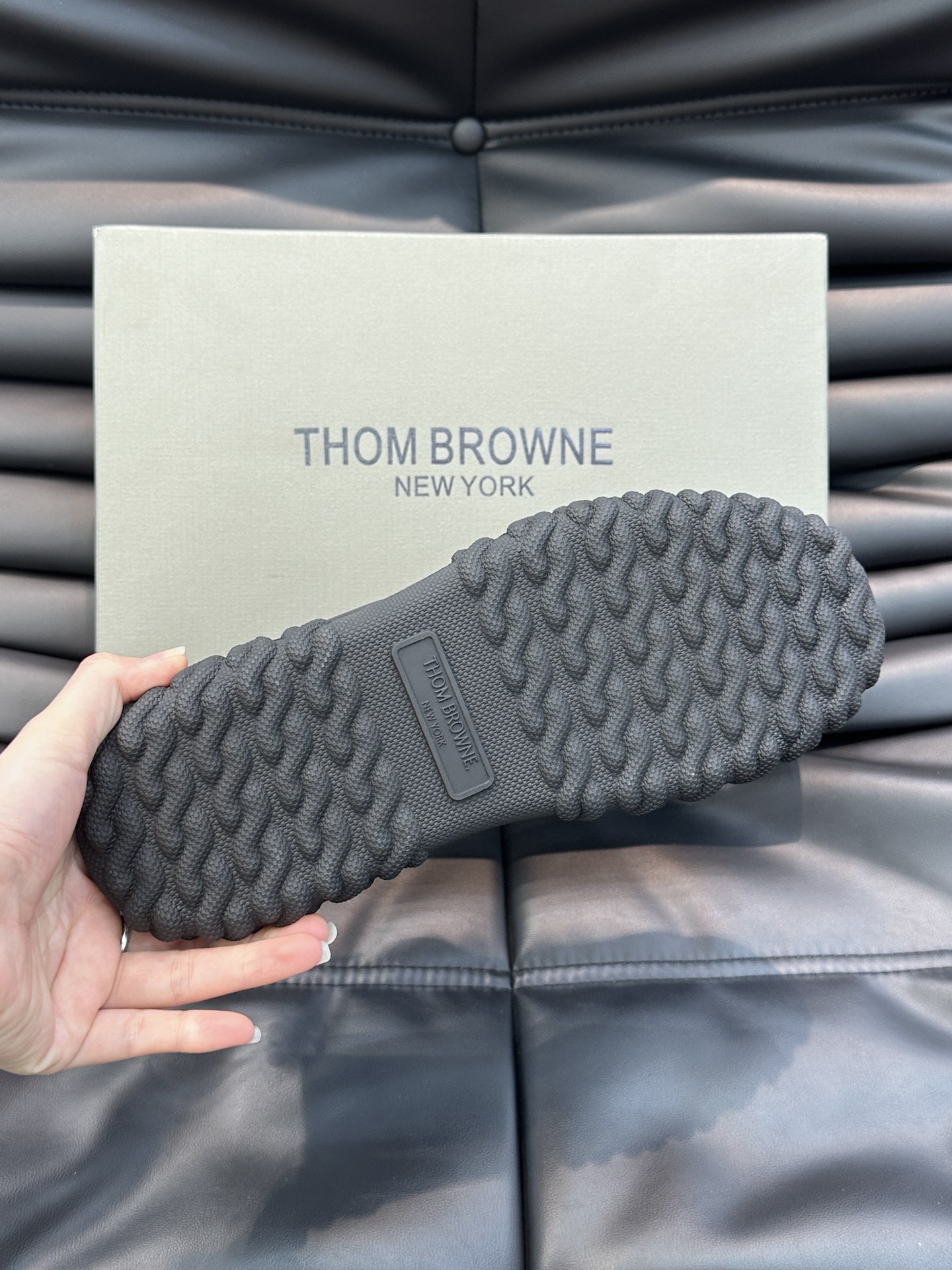 ThomBrowne汤姆布朗一脚蹬休闲乐福鞋轻便易搭的气质款单品原版空气防水面料打造上脚舒适透气鞋面饰专