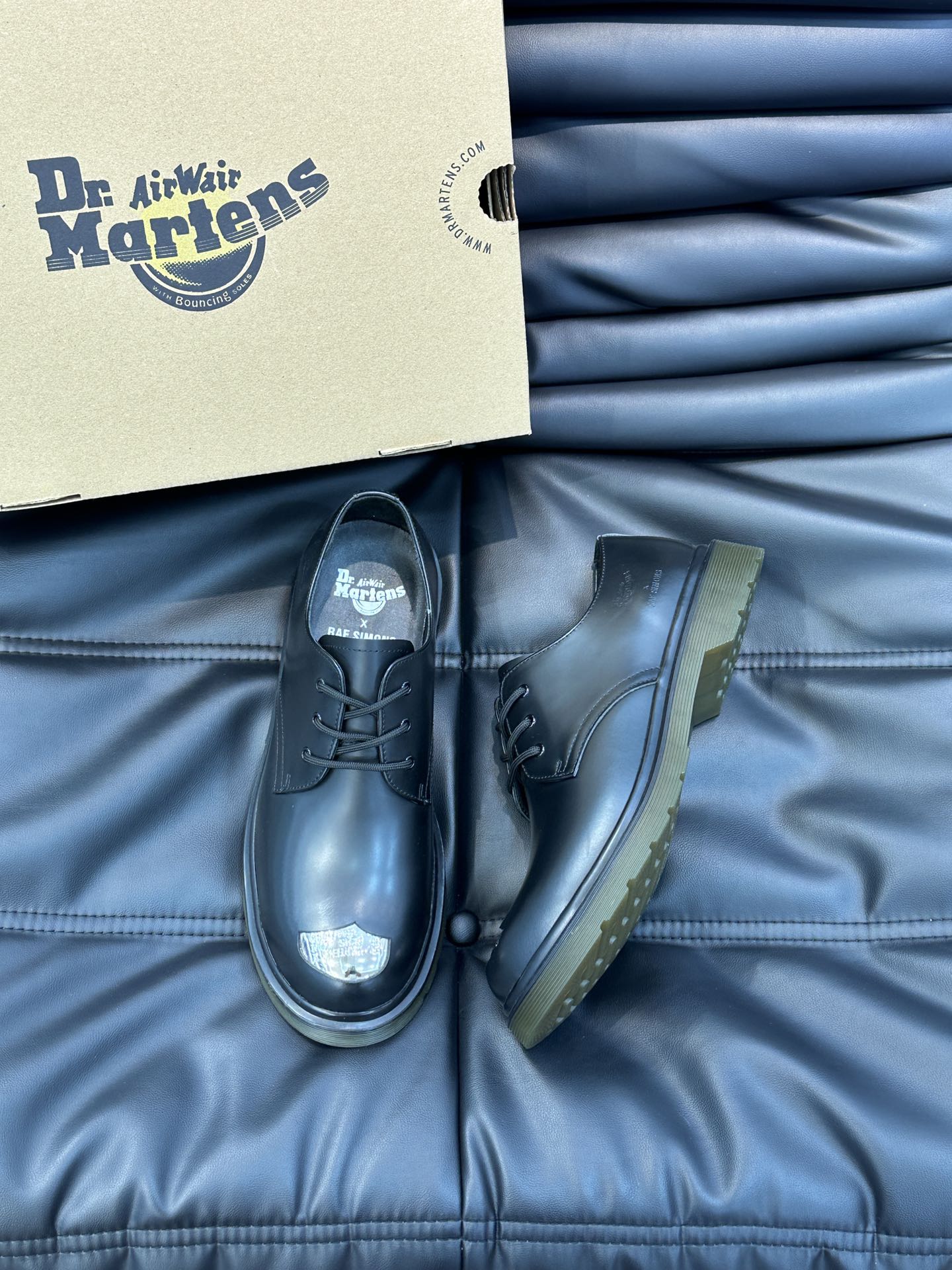 ️️Dr.martens1925低帮钢头马丁鞋大头德比鞋超级帅气脚感舒适轻便时尚百搭精品！Size38-