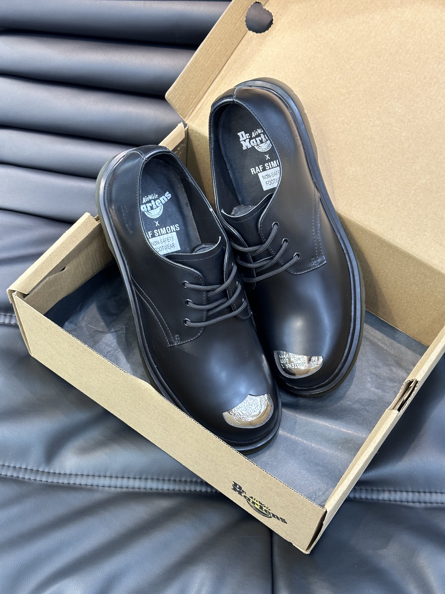 ️️Dr.martens1925低帮钢头马丁鞋大头德比鞋超级帅气脚感舒适轻便时尚百搭精品！Size38-