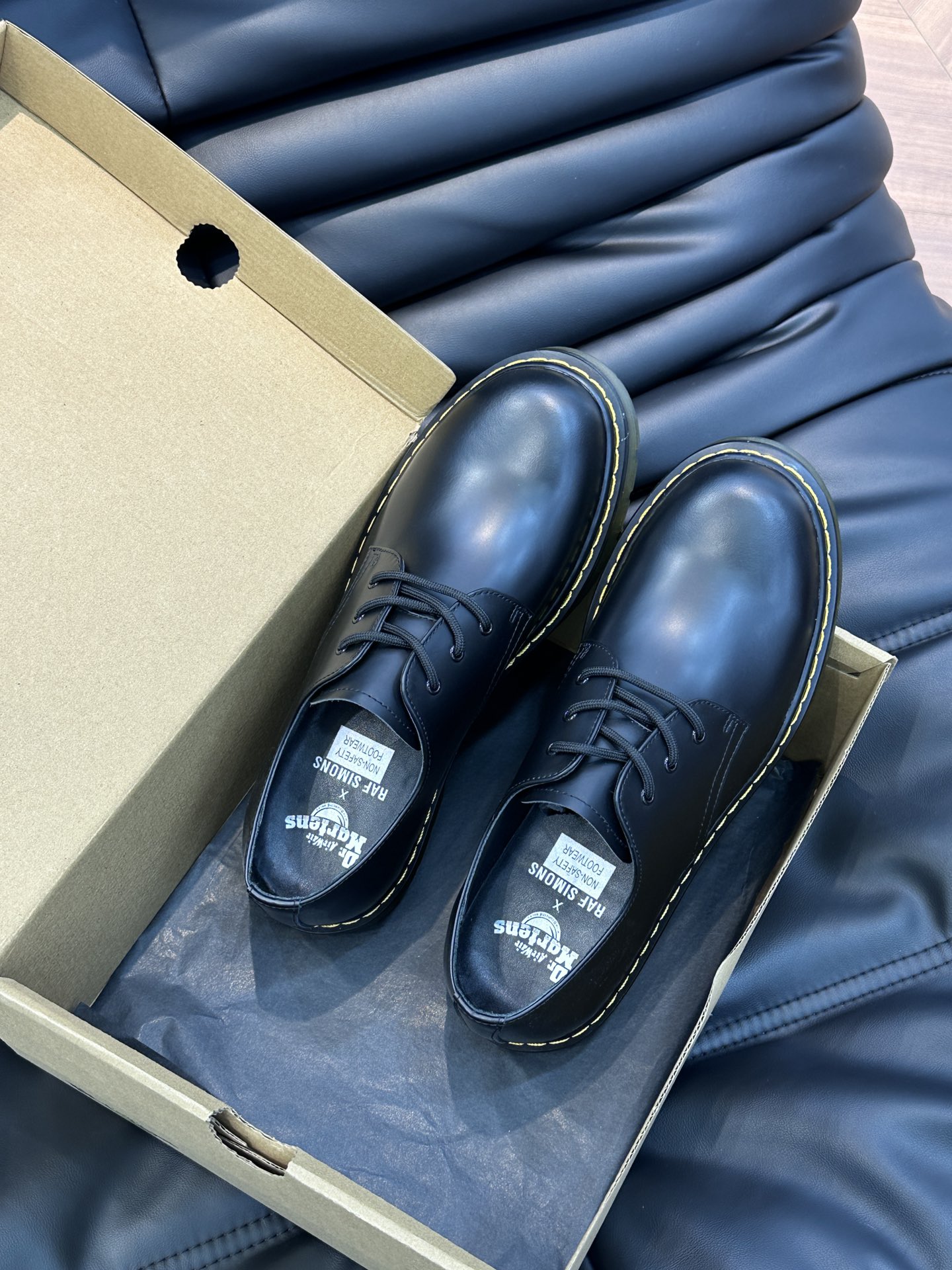 ️️Dr.martens1925低帮马丁鞋大头德比鞋超级帅气脚感舒适轻便时尚百搭精品！Size38-44