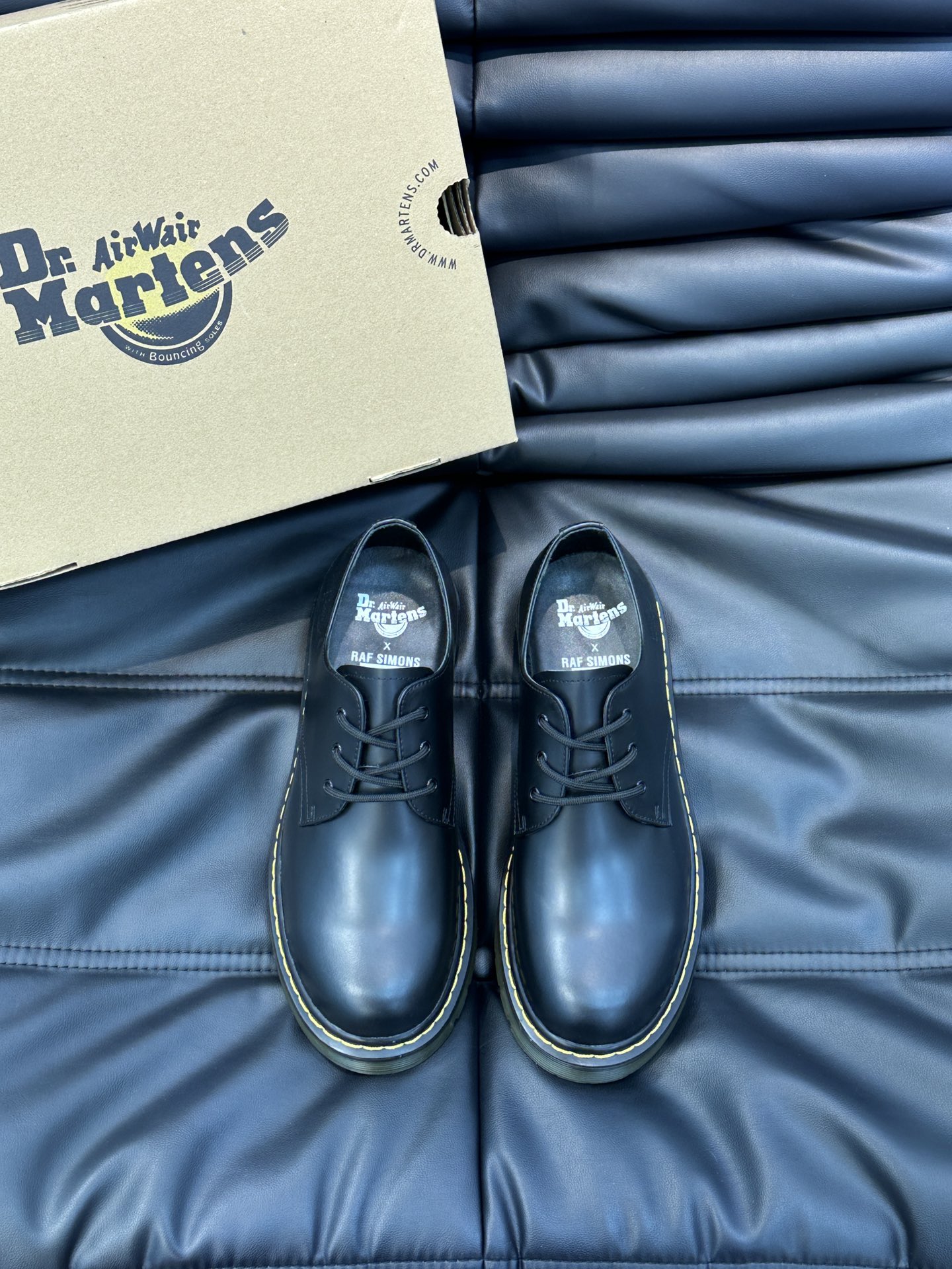️️Dr.martens1925低帮马丁鞋大头德比鞋超级帅气脚感舒适轻便时尚百搭精品！Size38-44