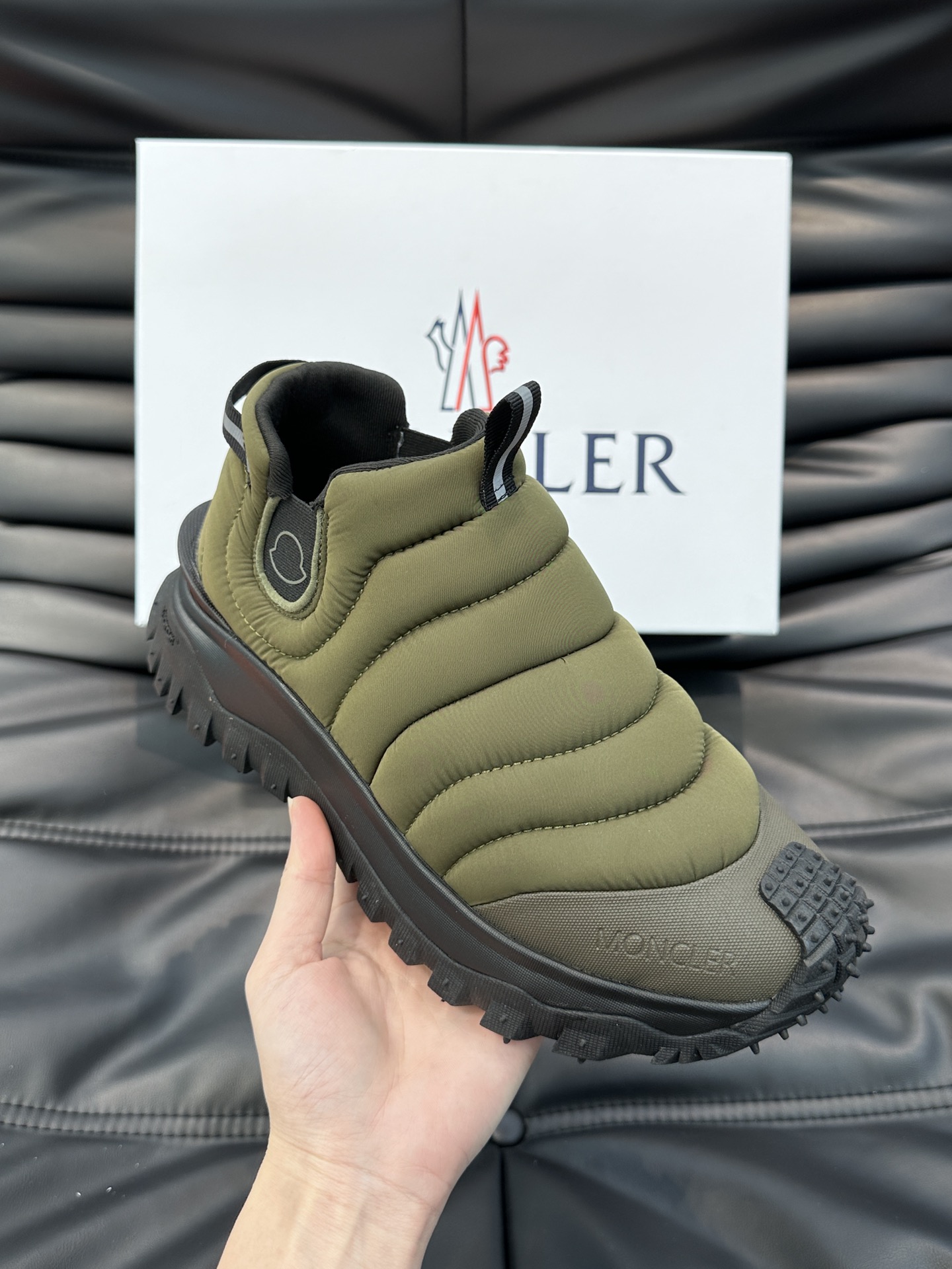 Moncler/蒙口男士毛毛虫厚底休闲运动鞋设有醒目的logo细节橡胶TPU鞋底面整体点缀注塑Moncl