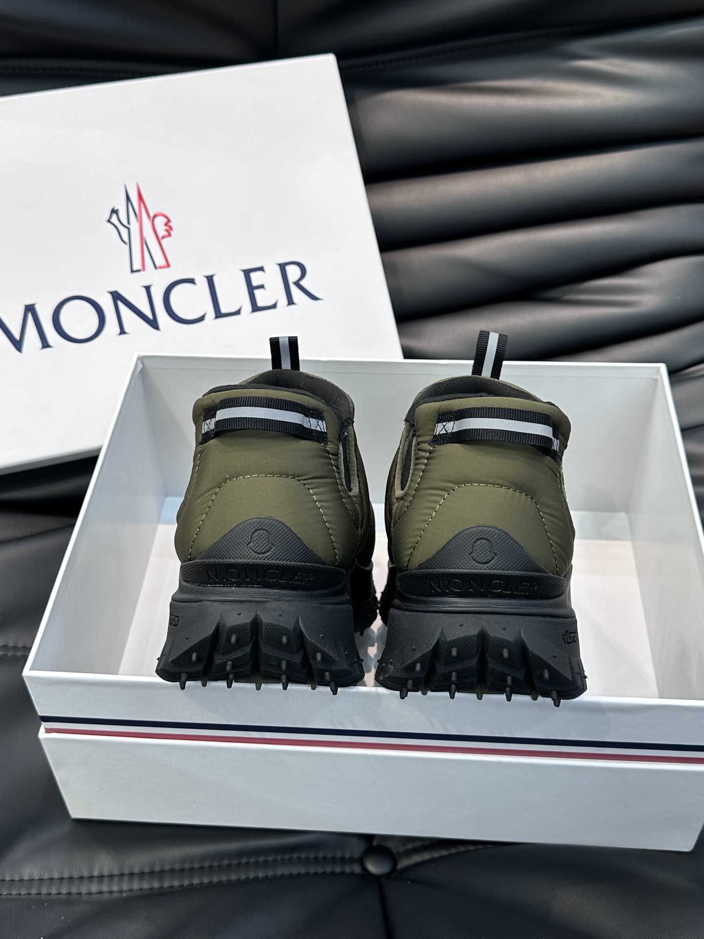 Moncler/蒙口男士毛毛虫厚底休闲运动鞋设有醒目的logo细节橡胶TPU鞋底面整体点缀注塑Moncl