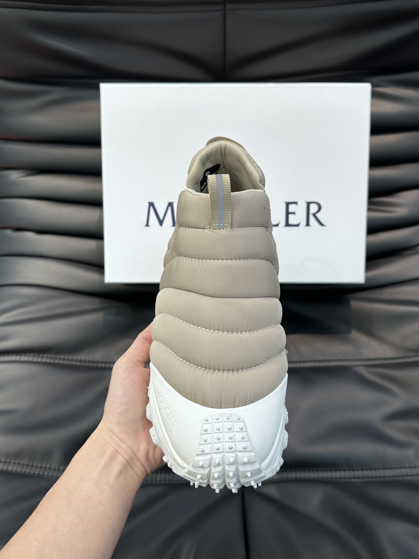 Moncler/蒙口男士毛毛虫厚底休闲运动鞋设有醒目的logo细节橡胶TPU鞋底面整体点缀注塑Moncl