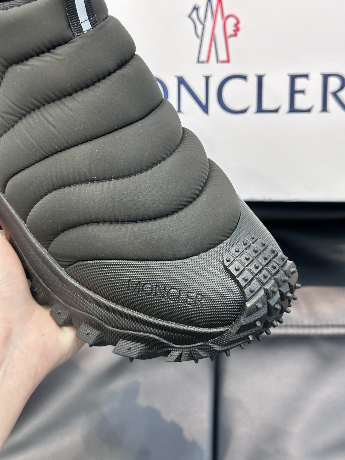 Moncler/蒙口男士毛毛虫厚底休闲运动鞋设有醒目的logo细节橡胶TPU鞋底面整体点缀注塑Moncl