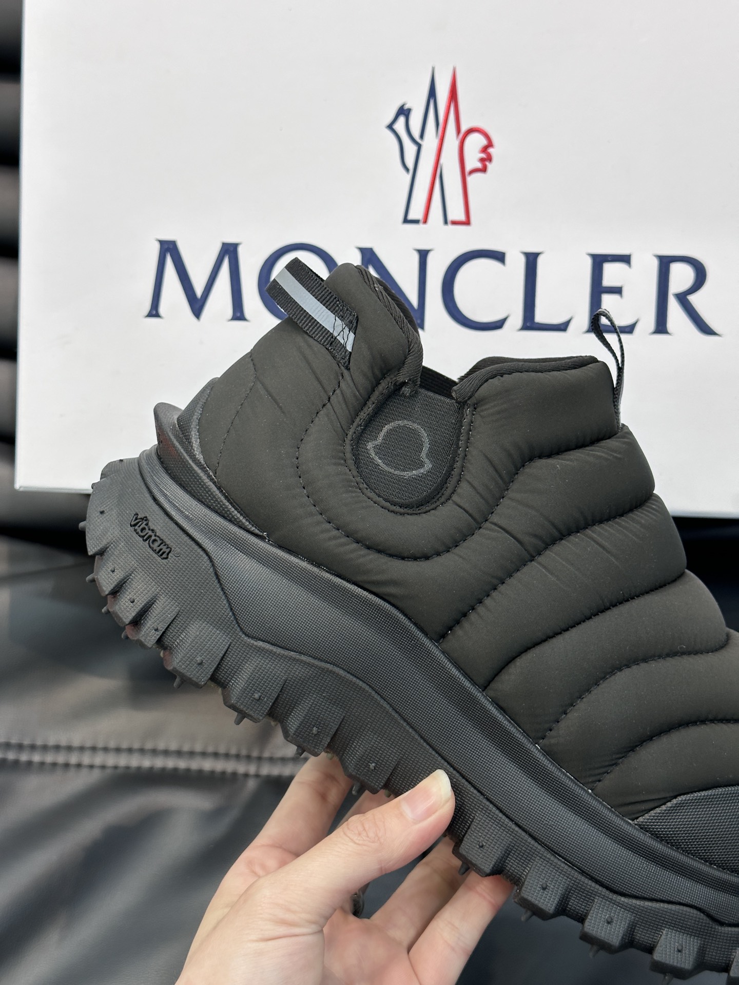 Moncler/蒙口男士毛毛虫厚底休闲运动鞋设有醒目的logo细节橡胶TPU鞋底面整体点缀注塑Moncl