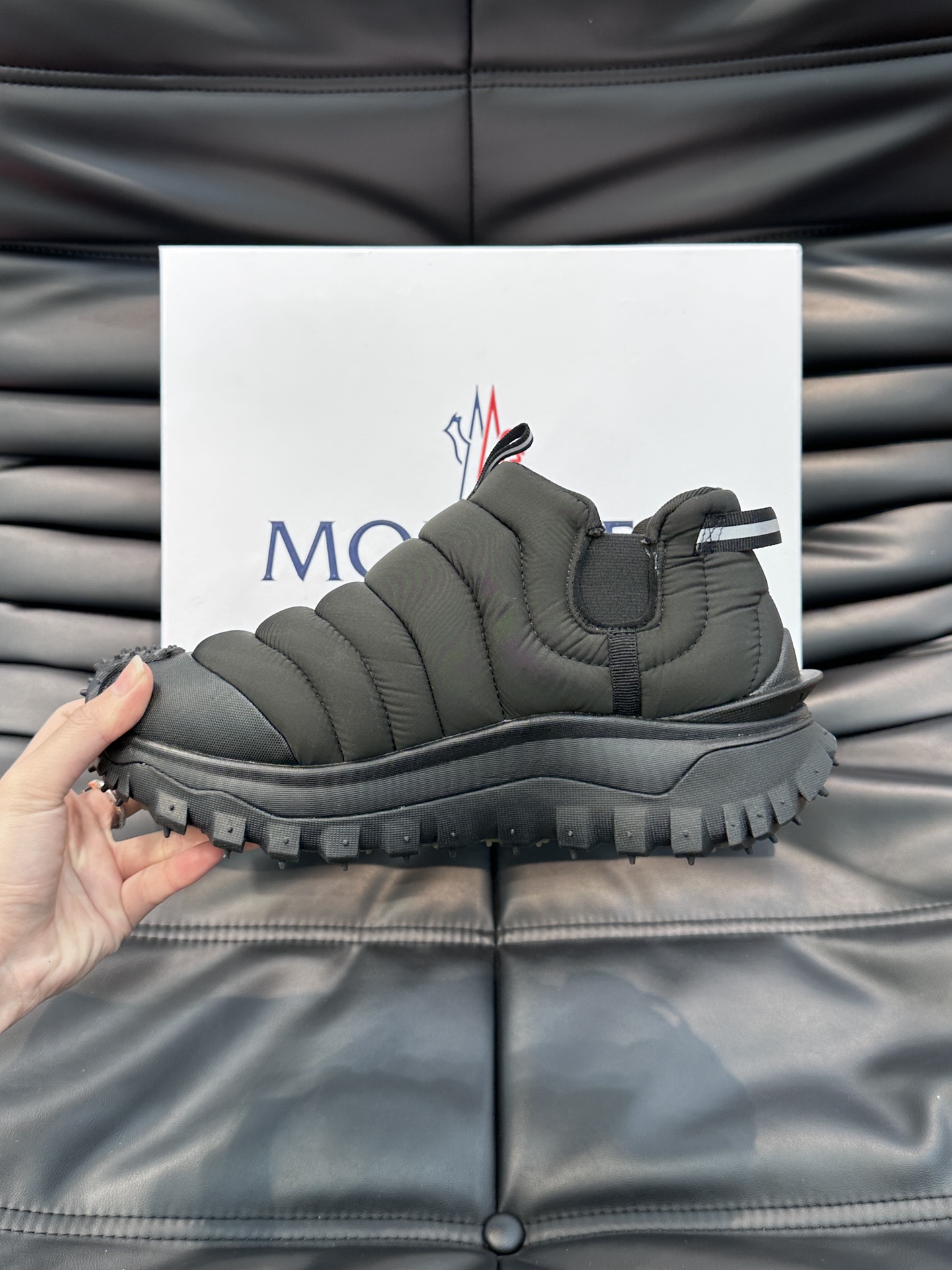 Moncler/蒙口男士毛毛虫厚底休闲运动鞋设有醒目的logo细节橡胶TPU鞋底面整体点缀注塑Moncl