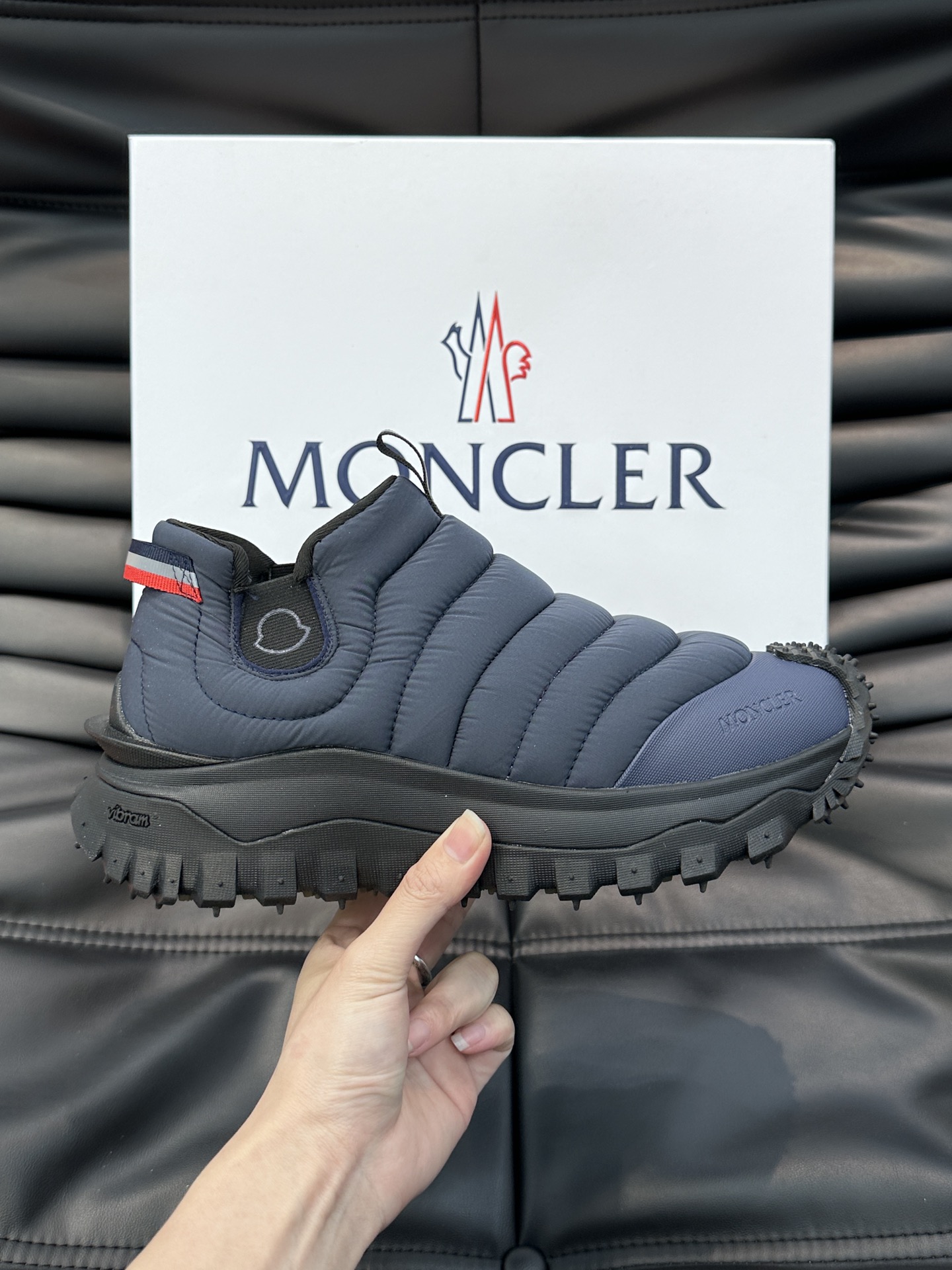 Moncler/蒙口男士毛毛虫厚底休闲运动鞋设有醒目的logo细节橡胶TPU鞋底面整体点缀注塑Moncl