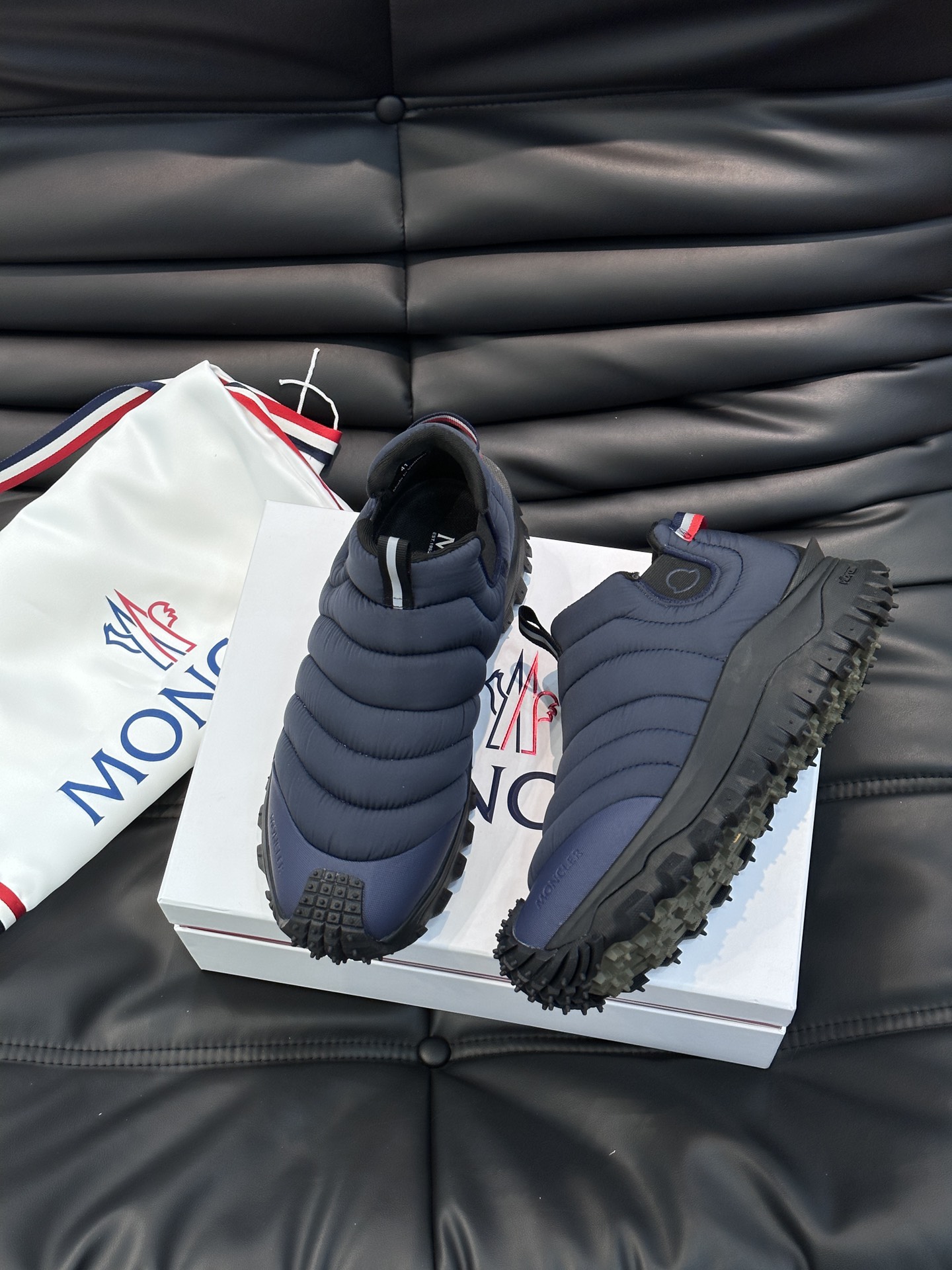 Moncler/蒙口男士毛毛虫厚底休闲运动鞋设有醒目的logo细节橡胶TPU鞋底面整体点缀注塑Moncl