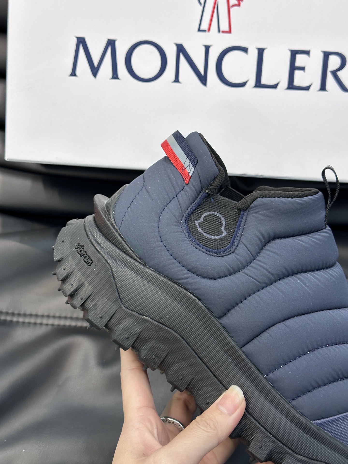 Moncler/蒙口男士毛毛虫厚底休闲运动鞋设有醒目的logo细节橡胶TPU鞋底面整体点缀注塑Moncl