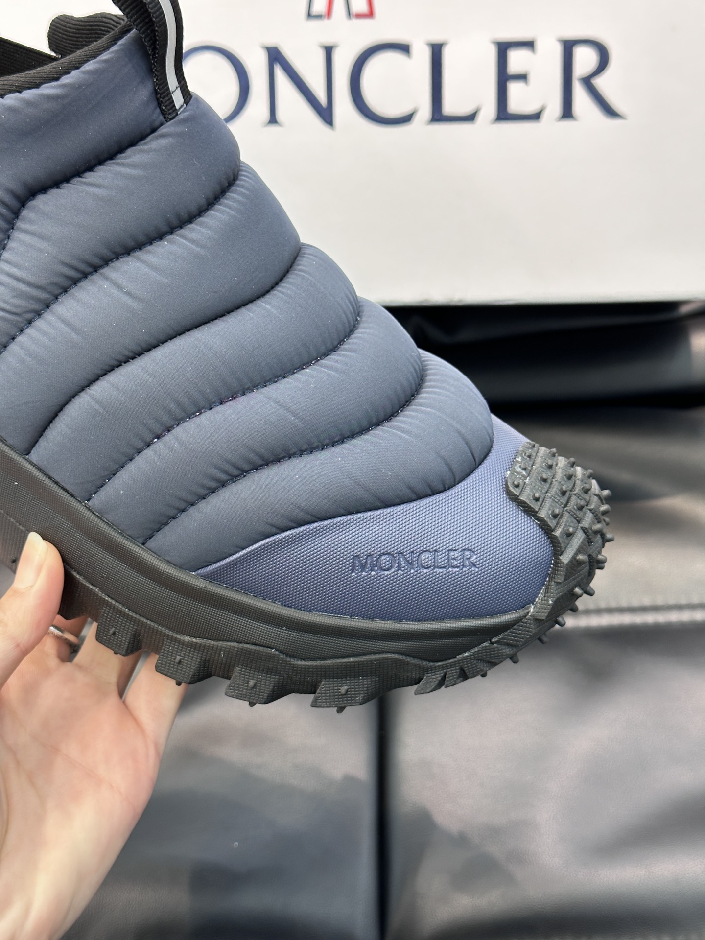 Moncler/蒙口男士毛毛虫厚底休闲运动鞋设有醒目的logo细节橡胶TPU鞋底面整体点缀注塑Moncl