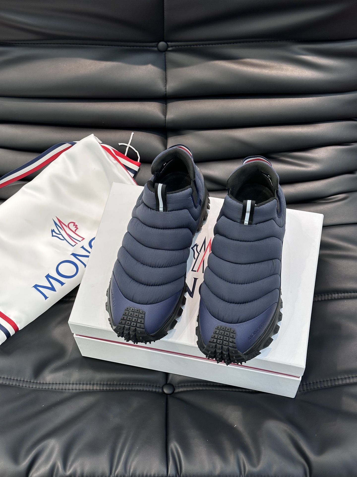 Moncler/蒙口男士毛毛虫厚底休闲运动鞋设有醒目的logo细节橡胶TPU鞋底面整体点缀注塑Moncl