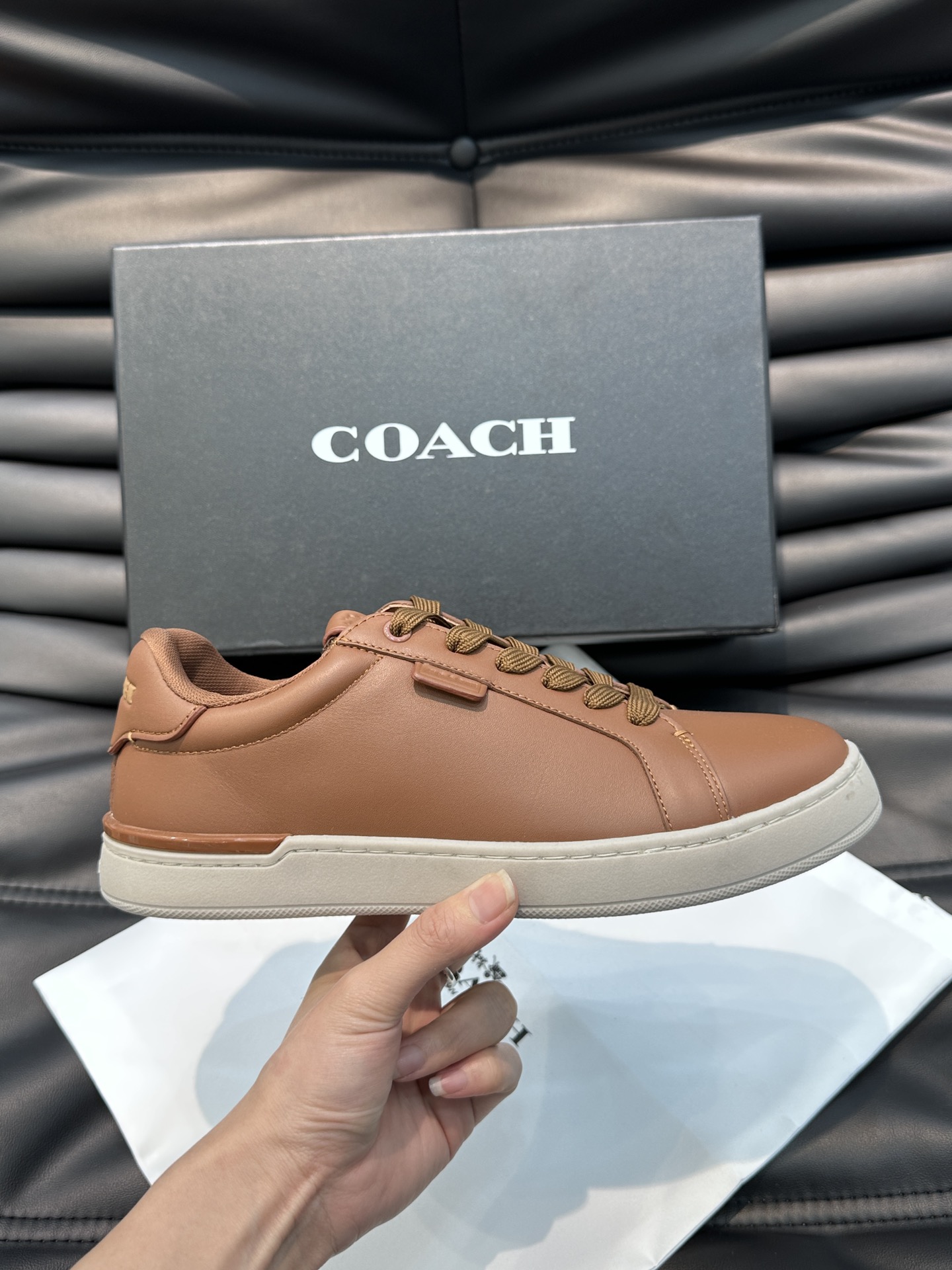 COACH蔻驰经典男士休闲板鞋头层牛皮打造上脚舒适轻便又透气！Size39-44