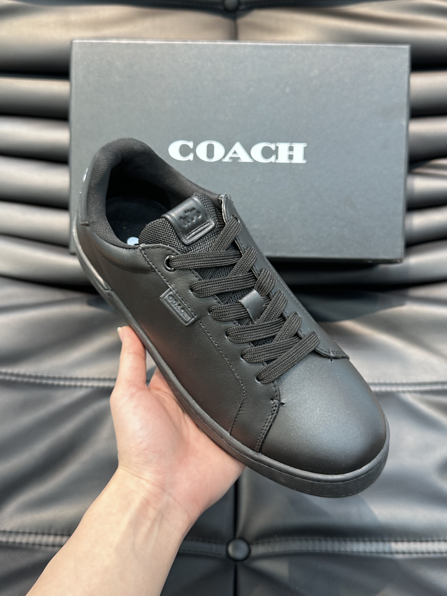 COACH蔻驰经典男士休闲板鞋头层牛皮打造上脚舒适轻便又透气！Size39-44