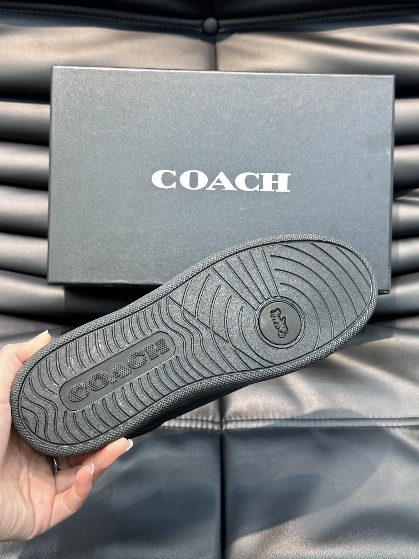 COACH蔻驰经典男士休闲板鞋头层牛皮打造上脚舒适轻便又透气！Size39-44