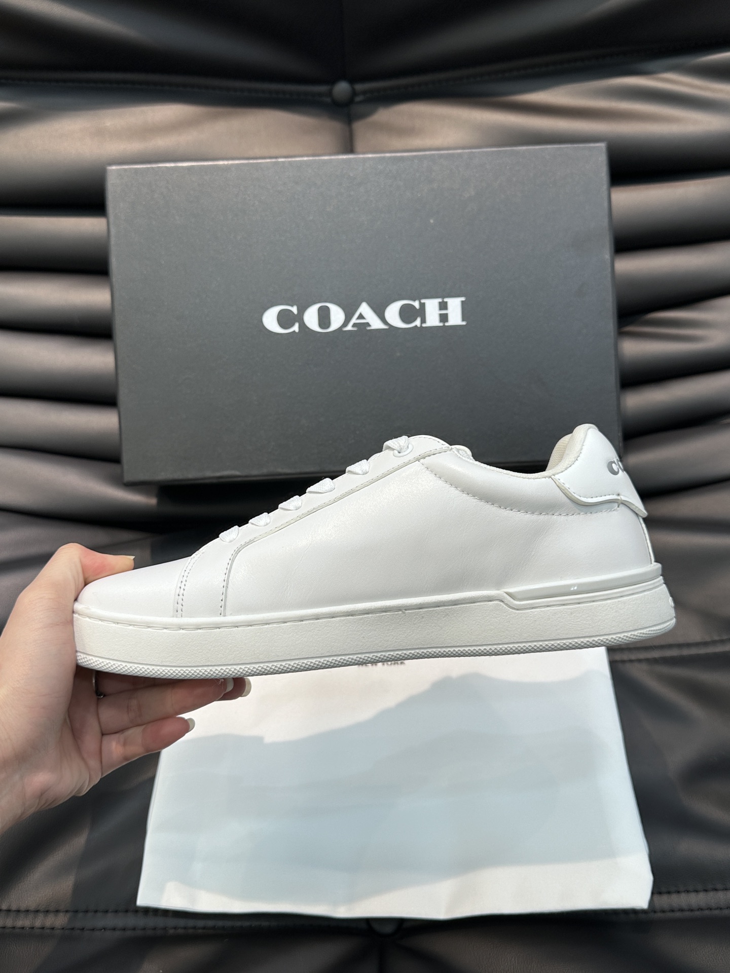 COACH蔻驰经典男士休闲板鞋头层牛皮打造上脚舒适轻便又透气！Size39-44