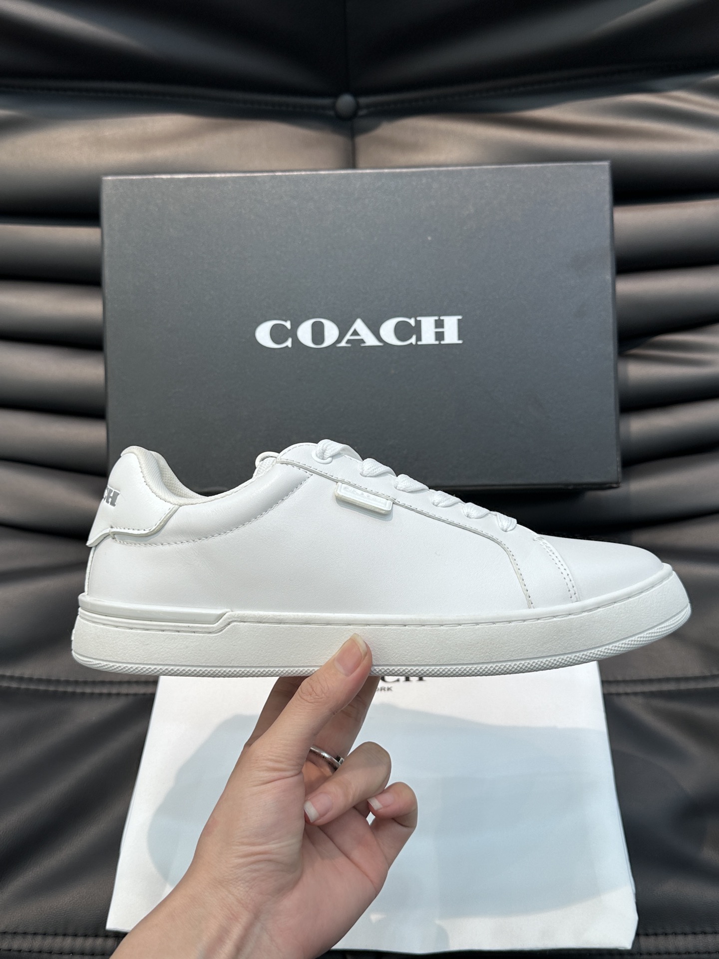 COACH蔻驰经典男士休闲板鞋头层牛皮打造上脚舒适轻便又透气！Size39-44