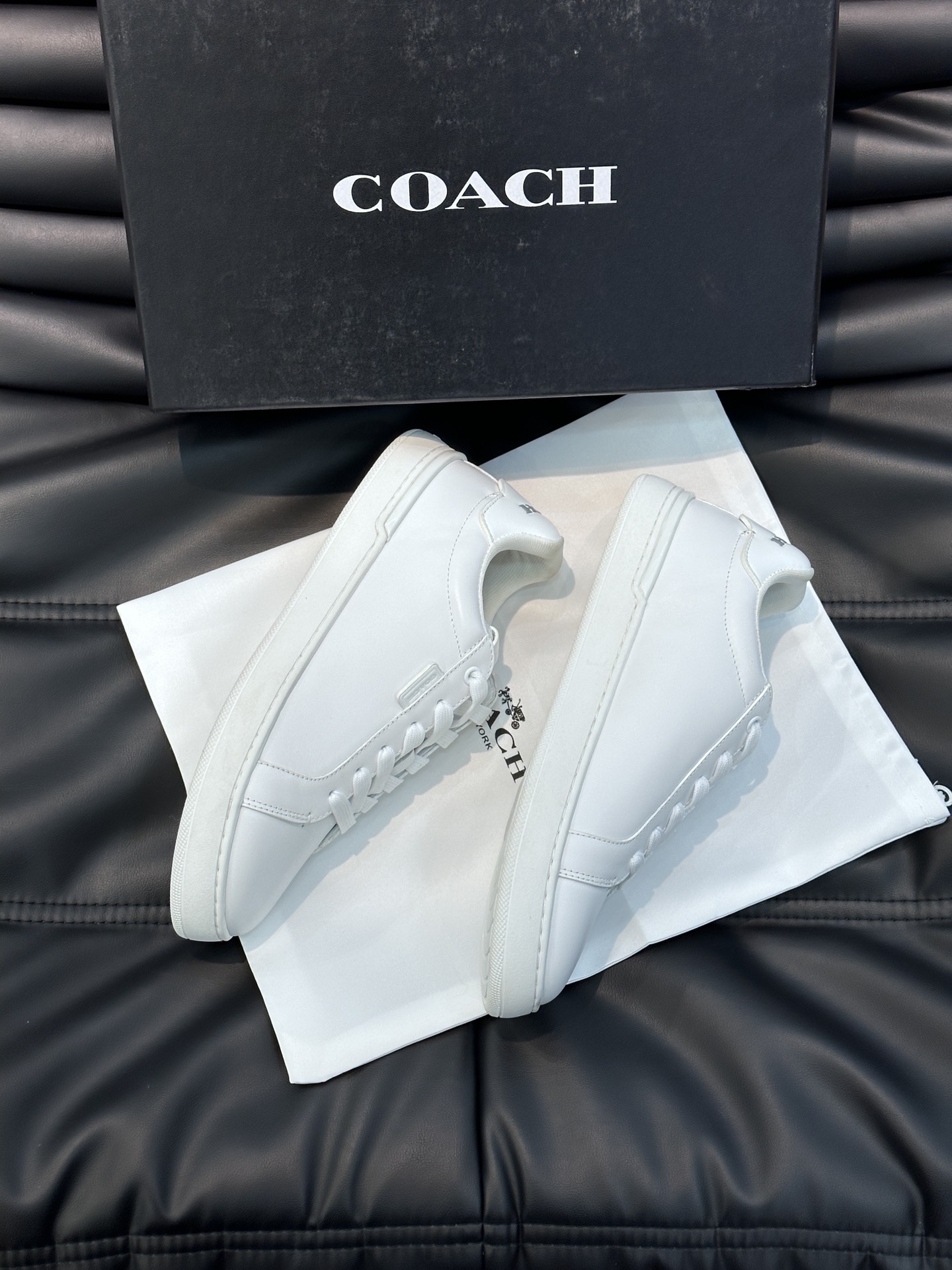 COACH蔻驰经典男士休闲板鞋头层牛皮打造上脚舒适轻便又透气！Size39-44