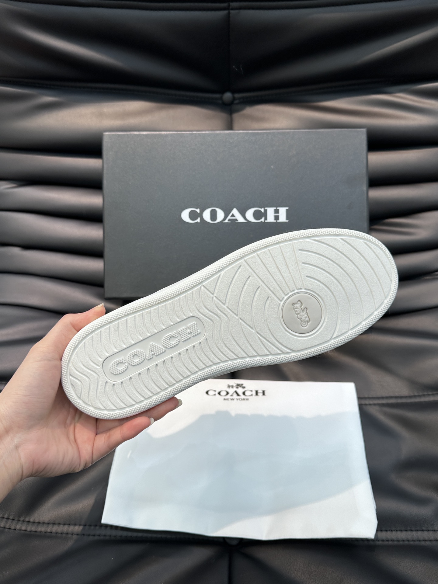 COACH蔻驰经典男士休闲板鞋头层牛皮打造上脚舒适轻便又透气！Size39-44