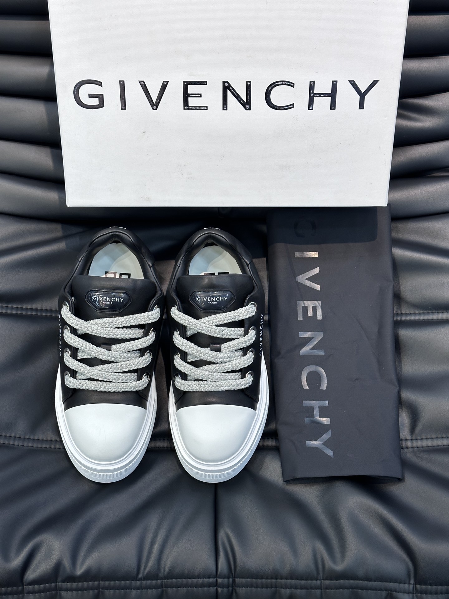 GIVENCHY/纪梵希秋冬新款男士厚底休闲运动鞋面包鞋采用进口小牛皮制作硕大的鞋眼搭配宽粗编织棉鞋带4