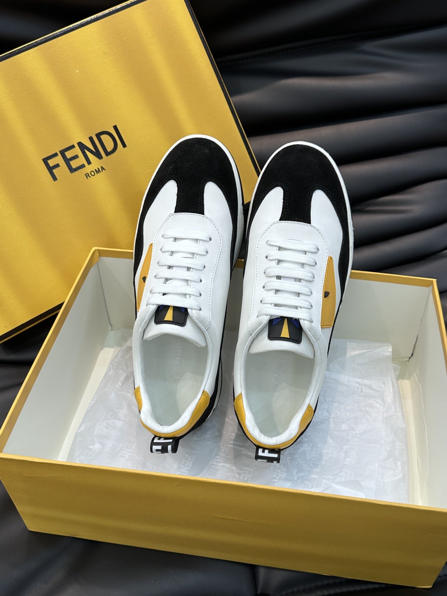 FEND*男士系带休闲运动鞋经典小怪兽系列头层牛皮打造橡胶鞋底后跟处带FENDI品牌logo字样时尚百搭