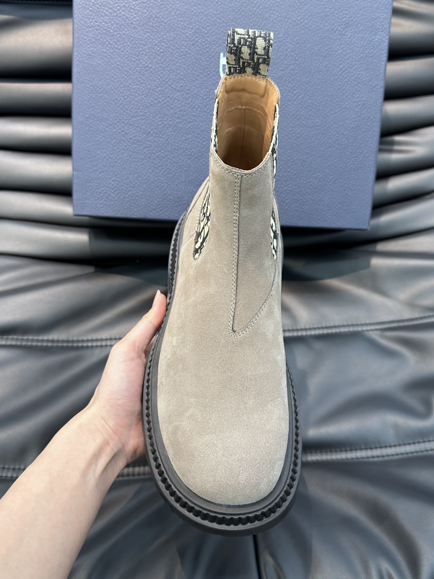 ️️DiorExPlorer及踝靴2024春季男装系列新品融入高订元素重新诠释切尔西短靴采用牛皮革精心制