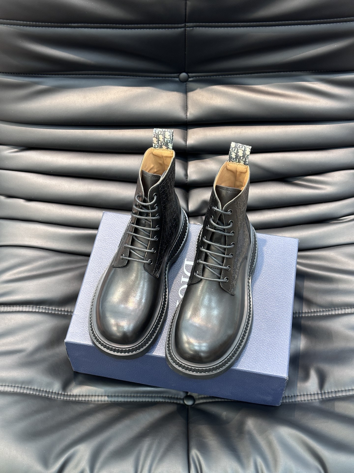 Botas altas con cordones Dior Buffalo para hombre, novedad de la colección masculina Primavera 2024,
