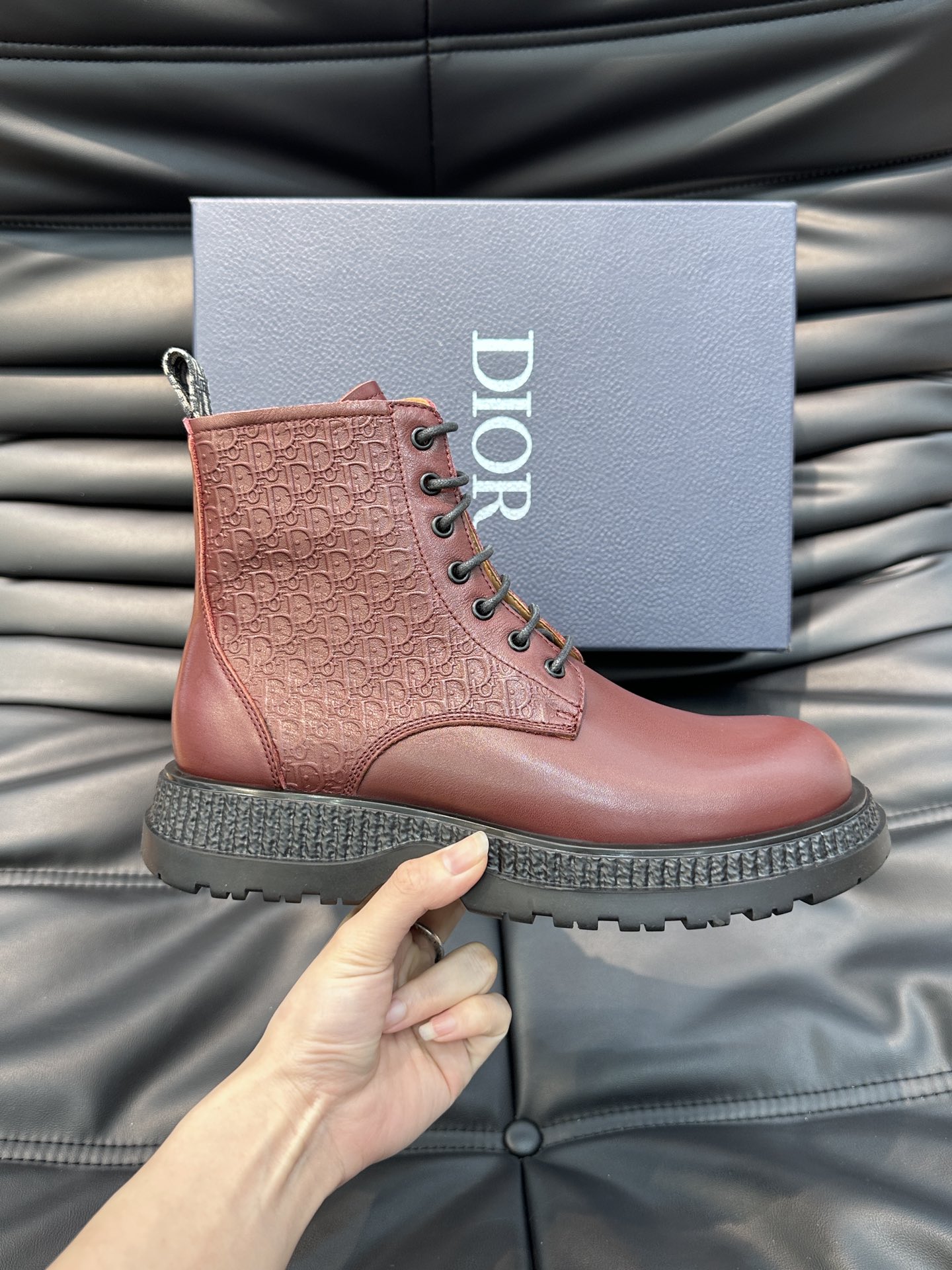 Botas altas con cordones Dior Buffalo para hombre, novedad de la colección masculina Primavera 2024,