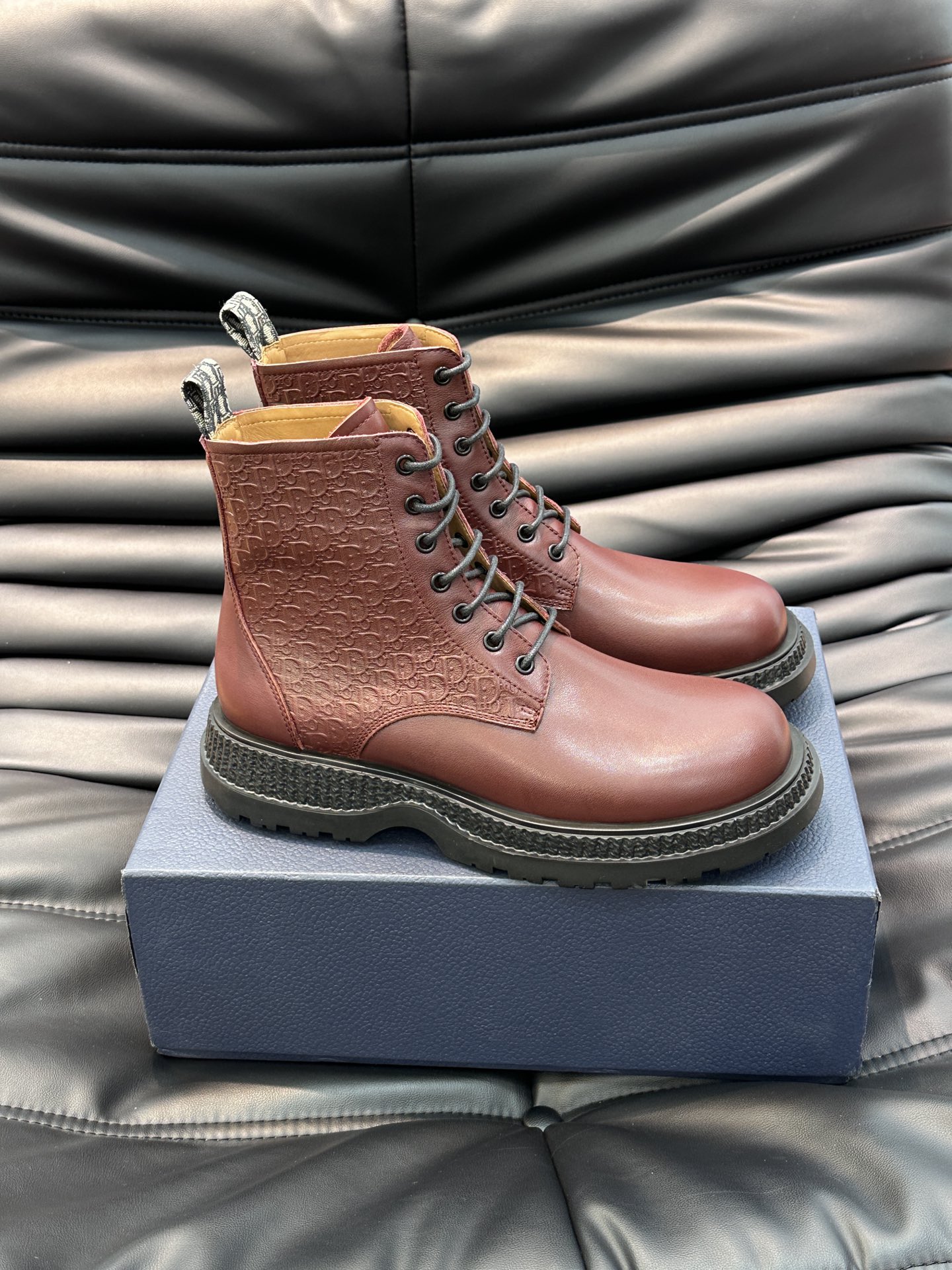Botas altas con cordones Dior Buffalo para hombre, novedad de la colección masculina Primavera 2024,