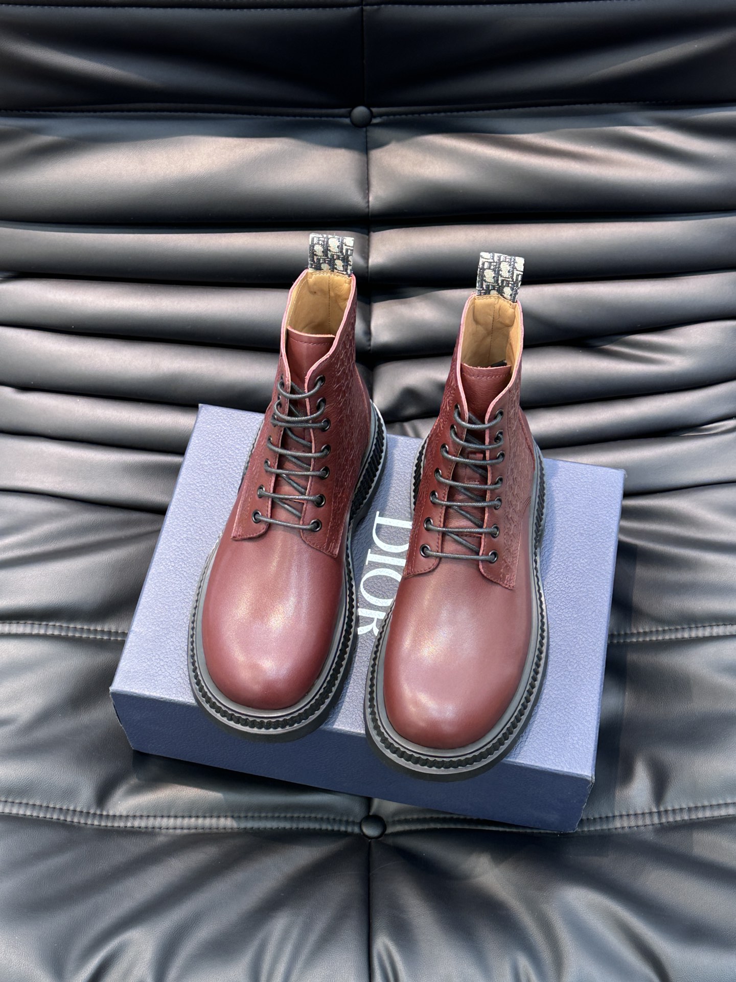Botas altas con cordones Dior Buffalo para hombre, novedad de la colección masculina Primavera 2024,