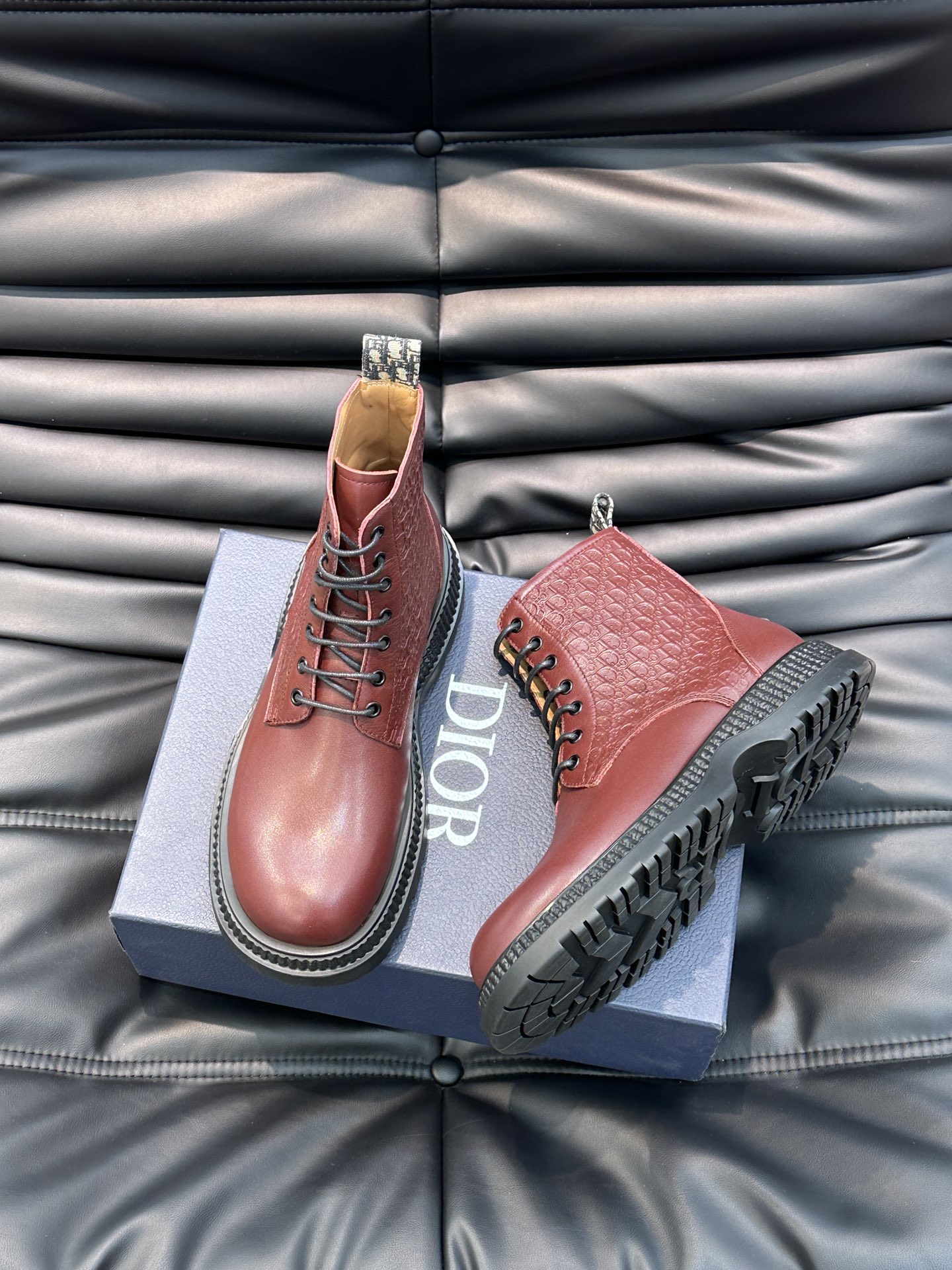 Botas altas con cordones Dior Buffalo para hombre, novedad de la colección masculina Primavera 2024,