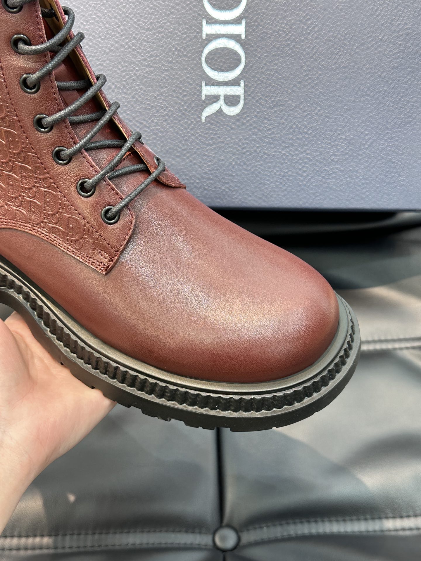 Botas altas con cordones Dior Buffalo para hombre, novedad de la colección masculina Primavera 2024,