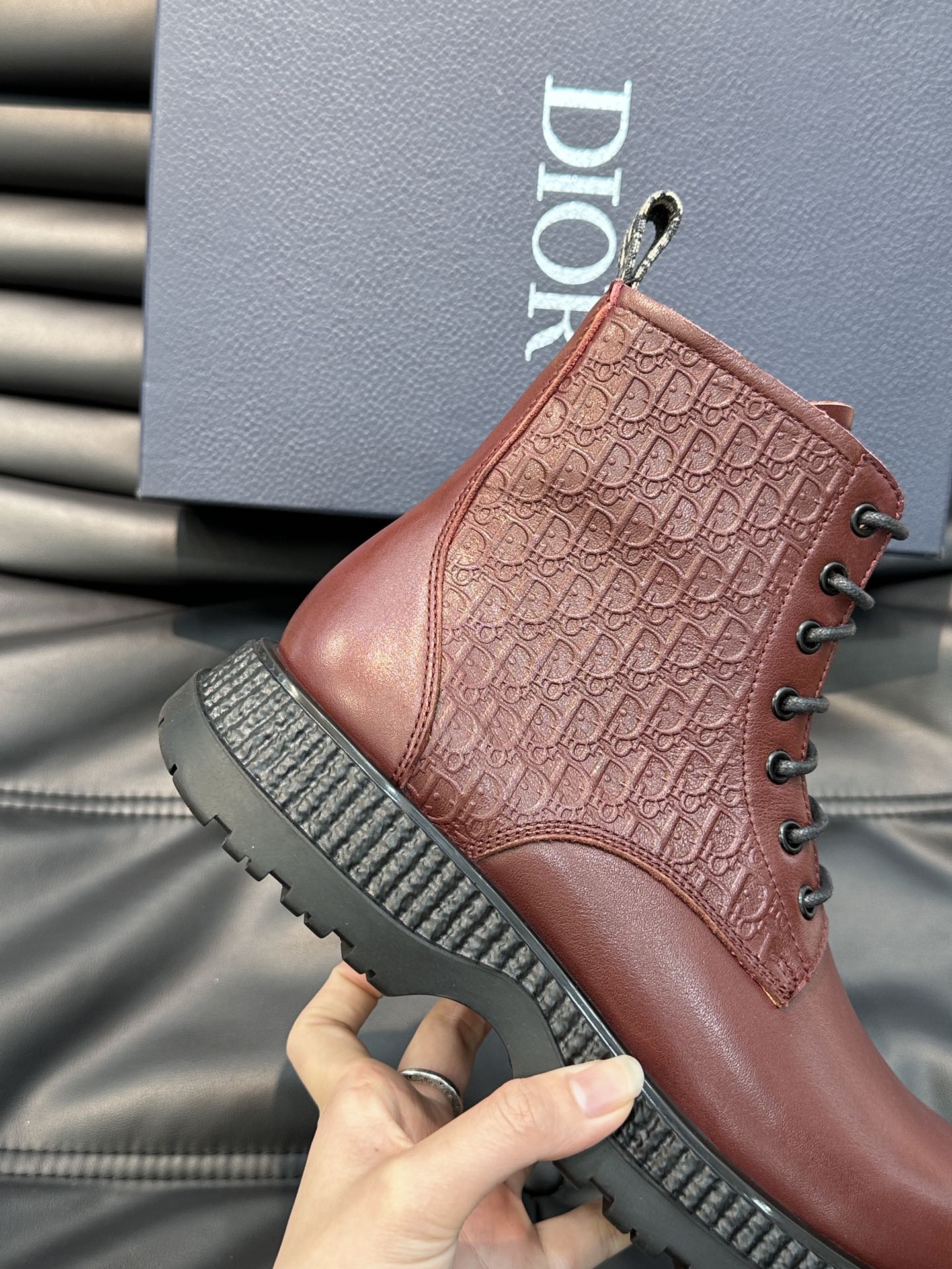Botas altas con cordones Dior Buffalo para hombre, novedad de la colección masculina Primavera 2024,