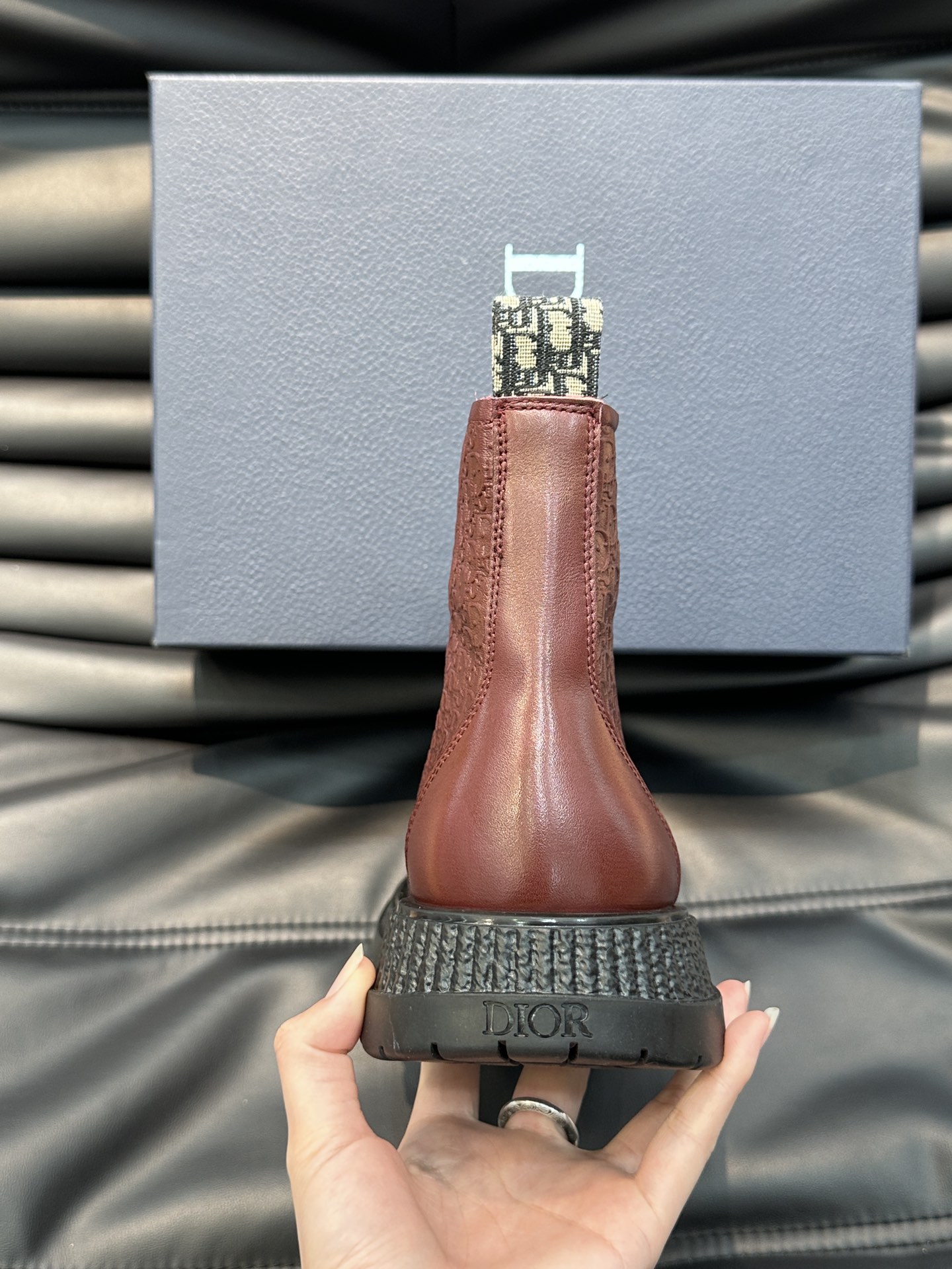 Botas altas con cordones Dior Buffalo para hombre, novedad de la colección masculina Primavera 2024,