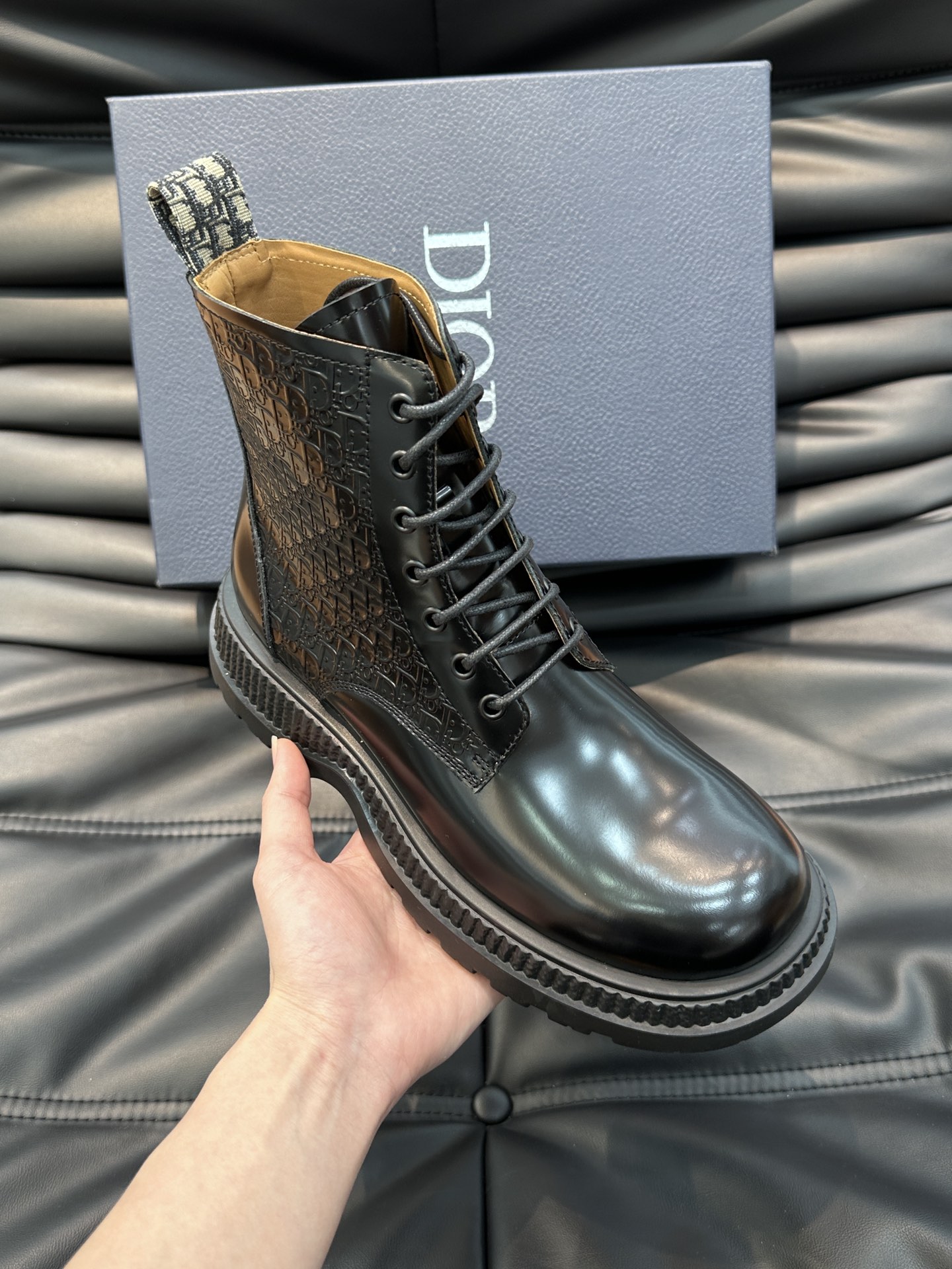 Botas altas con cordones Dior Buffalo para hombre, novedad de la colección masculina Primavera 2024,