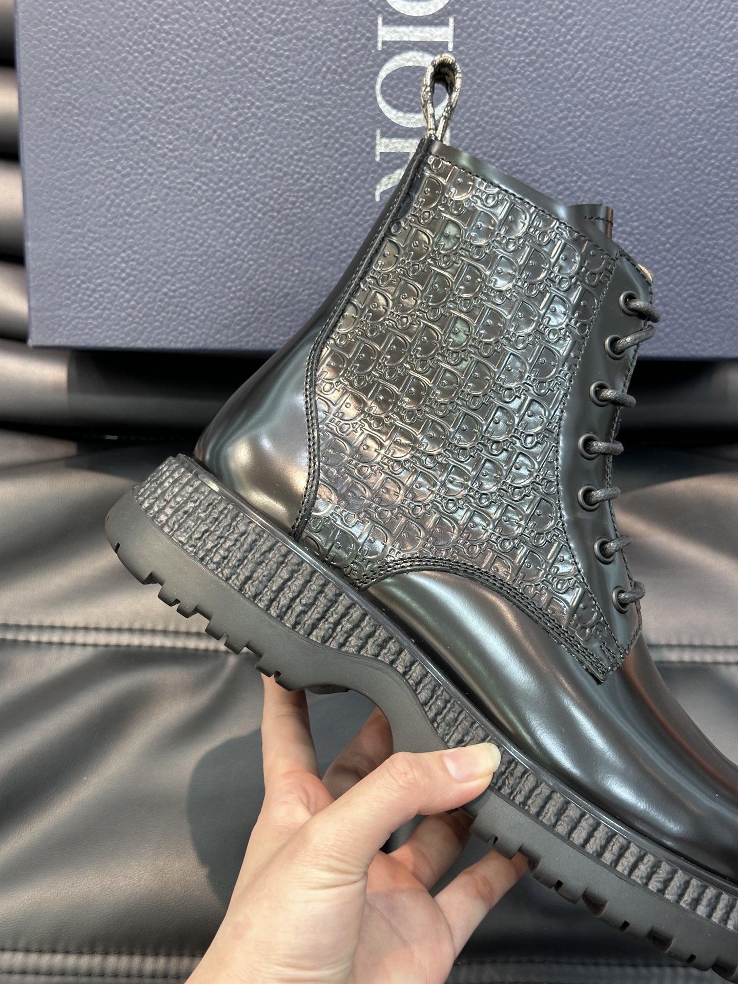 Botas altas con cordones Dior Buffalo para hombre, novedad de la colección masculina Primavera 2024,