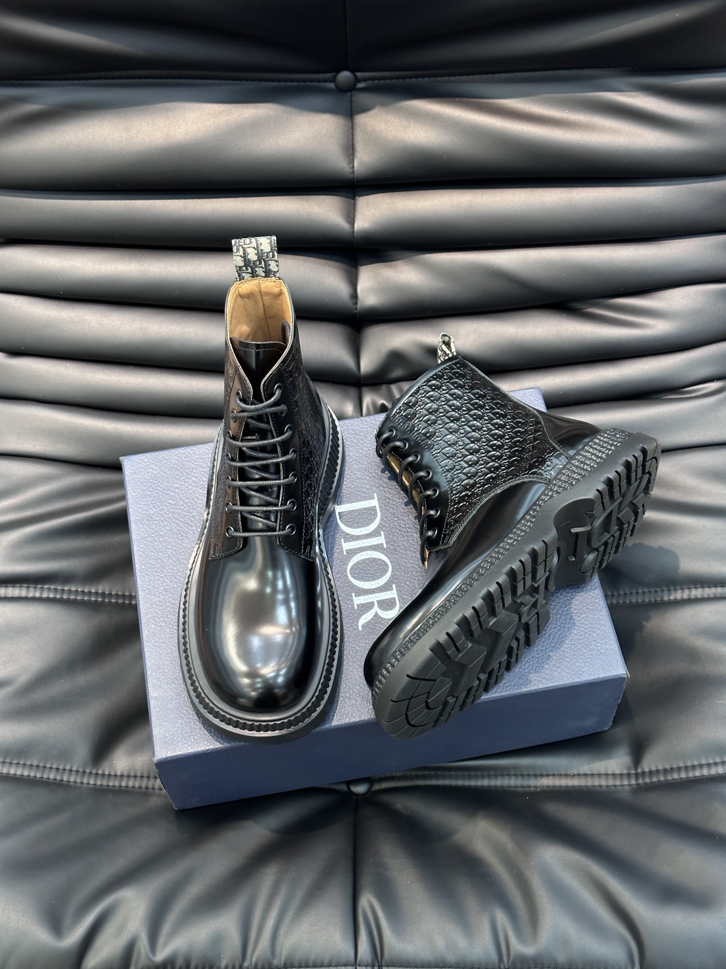 Botas altas con cordones Dior Buffalo para hombre, novedad de la colección masculina Primavera 2024,