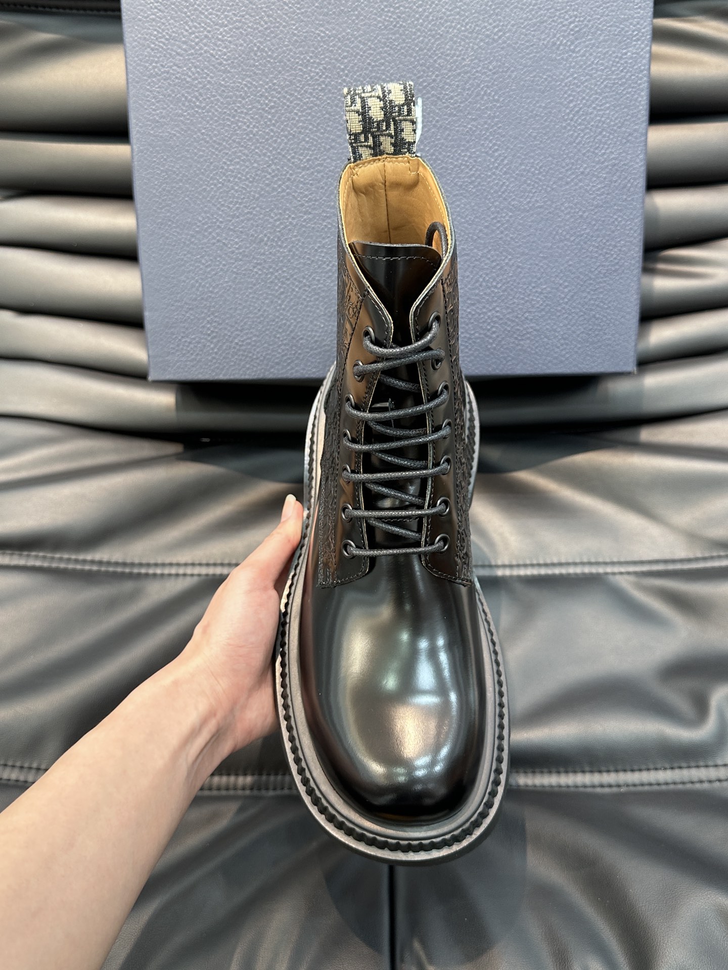 Botas altas con cordones Dior Buffalo para hombre, novedad de la colección masculina Primavera 2024,