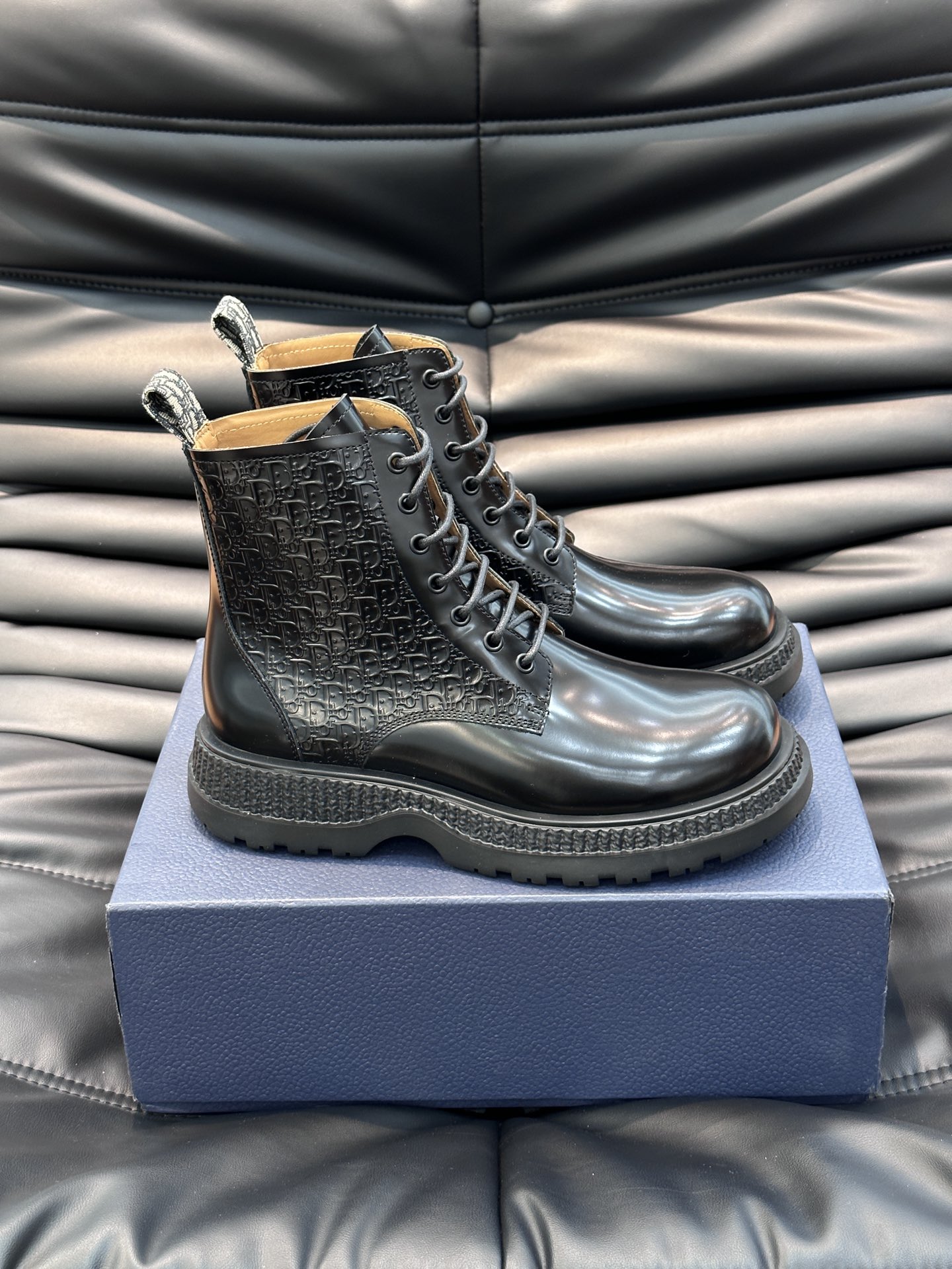 Botas altas con cordones Dior Buffalo para hombre, novedad de la colección masculina Primavera 2024,
