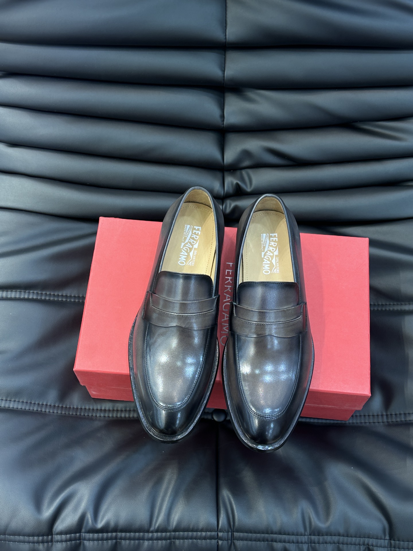Ferragam菲拉真皮大底男士商务休闲皮鞋进口牛皮严选用料只为打造更为舒适的穿着体验原版鞋楦线条修长流