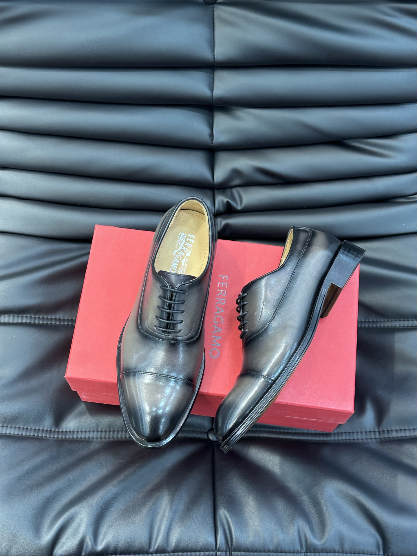 Ferragam菲拉真皮大底男士商务休闲皮鞋进口牛皮严选用料只为打造更为舒适的穿着体验原版鞋楦线条修长流
