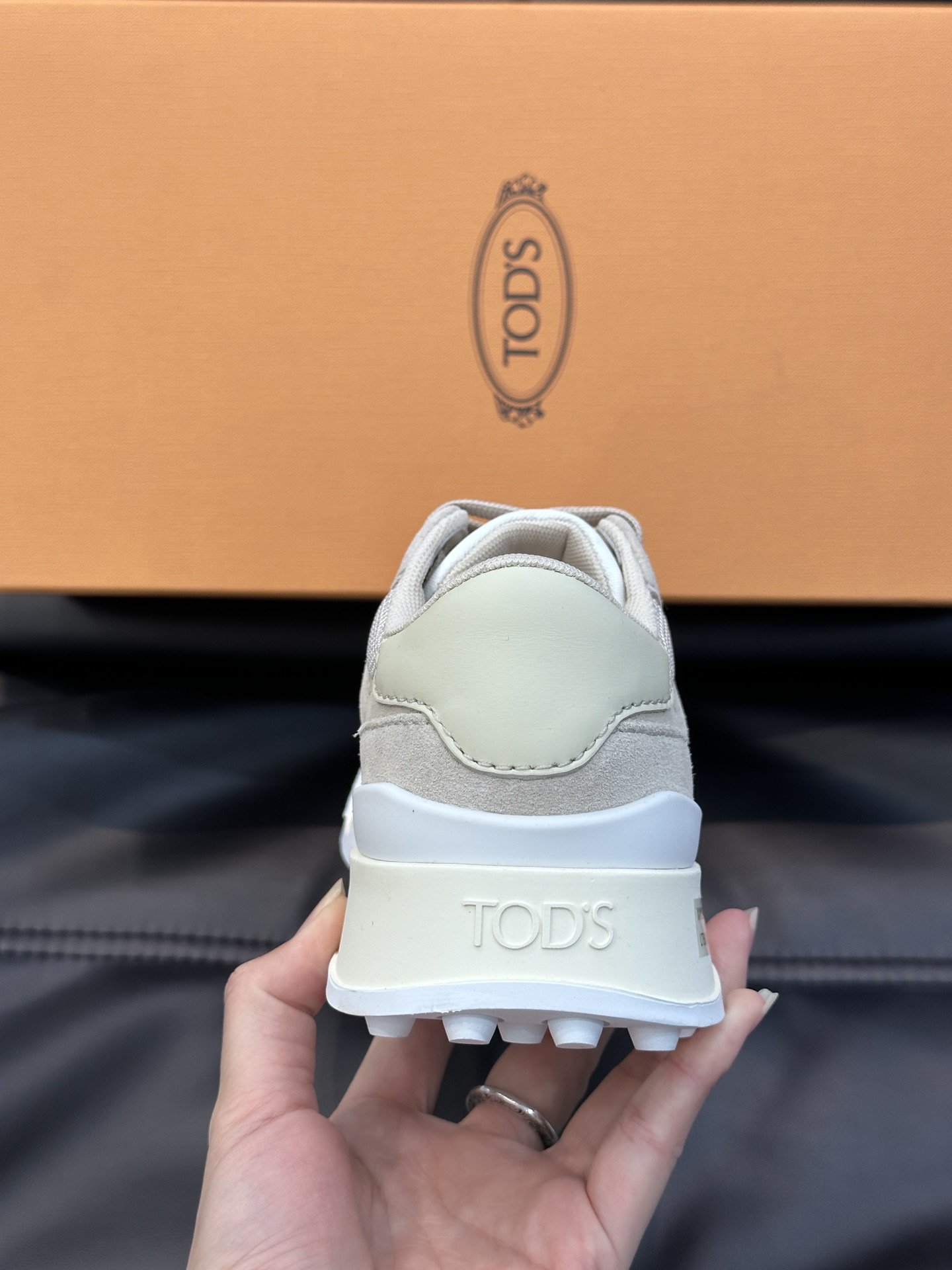 TODS托德斯原单精品TODS女士绒面拼真皮运动鞋51K三色出货！51K是该品牌最新的主打款式以多款颜色