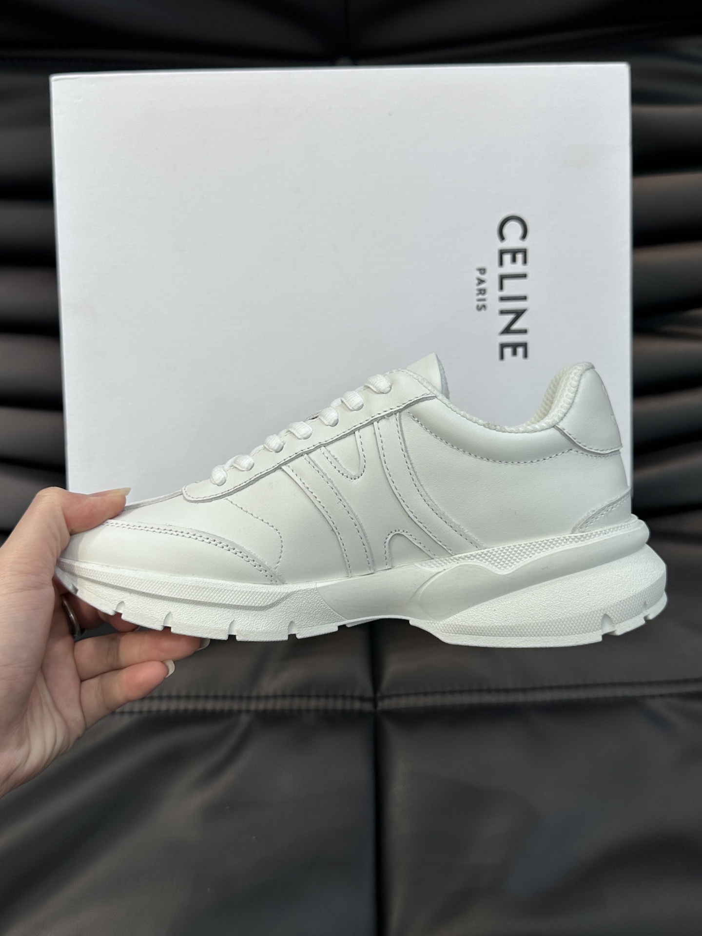 CELINE/赛琳情侣款RUNNWECR-01徽标系带休闲鞋小白鞋简单舒服干净利落增高显腿细无论是单穿还