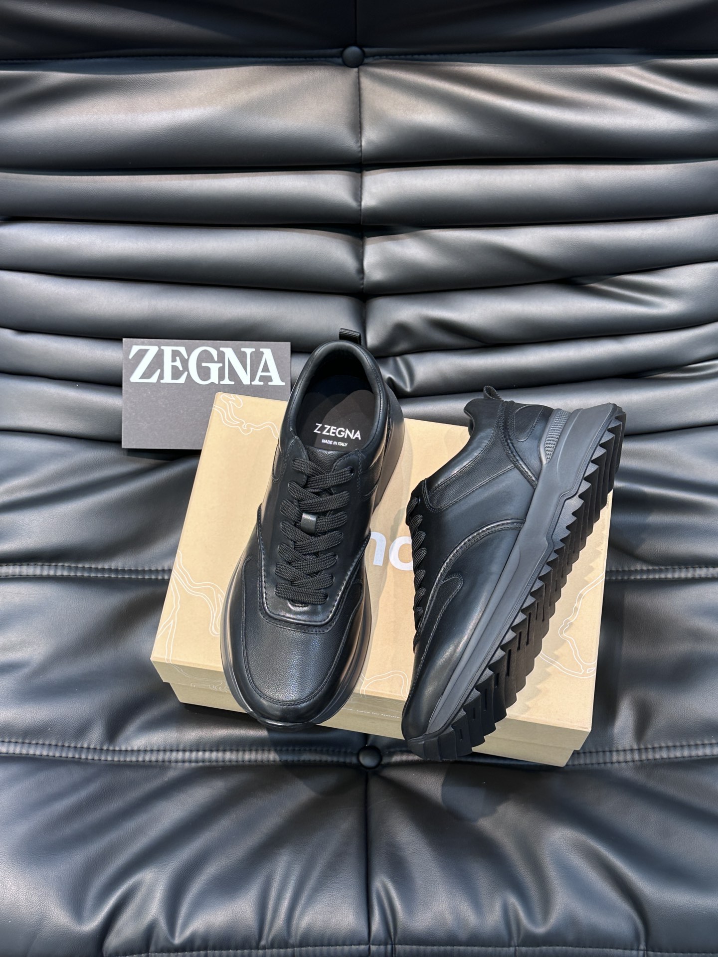 Zegna/杰尼亚新款男士休闲运动鞋原材料代工采用进口小牛皮制作舒适透气皮质细腻精致有光泽凸显男士魅力小