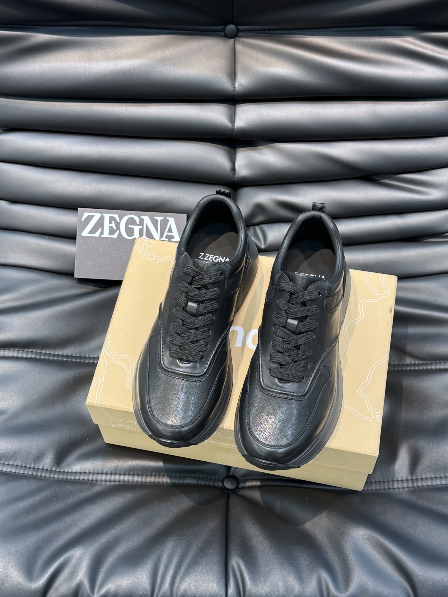 Zegna/杰尼亚新款男士休闲运动鞋原材料代工采用进口小牛皮制作舒适透气皮质细腻精致有光泽凸显男士魅力小