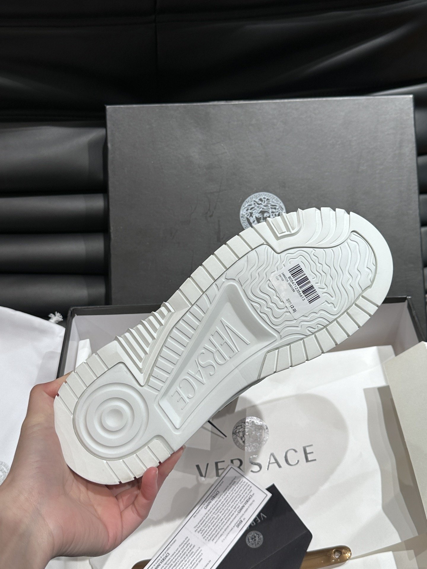VersaceOdissea艺术感超强的飞船鞋整双鞋很具备结构感和线条感干净利落也能让造型充满很强的视觉